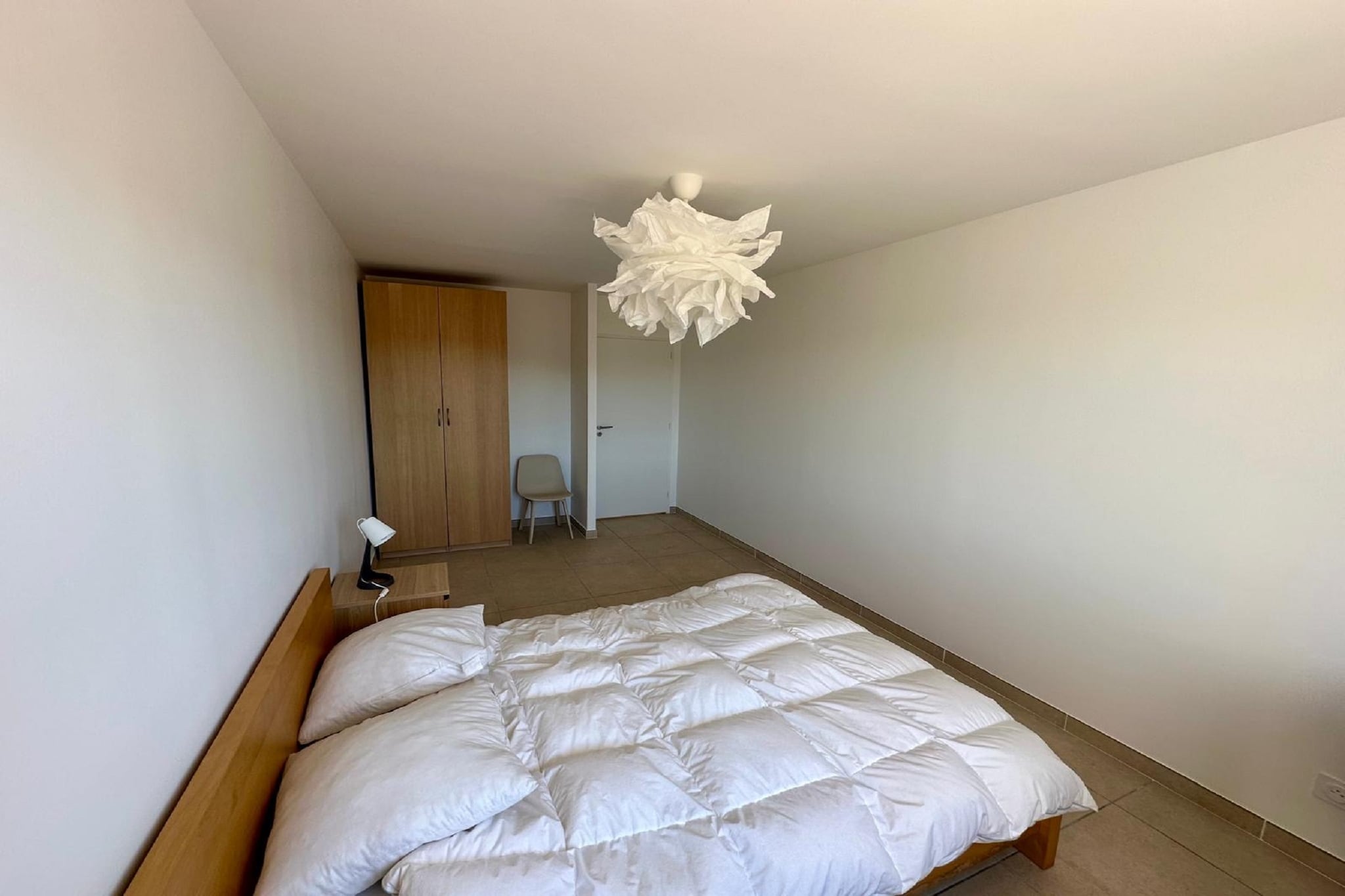 Ground floor: (open kitchen(toaster, cooker(induction), coffee machine, oven, microwave, dishwasher, fridge, dishes and cutlery), Living/diningroom(TV, dining table, seating area), bedroom(double bed(180 x 200 cm)), bedroom(double bed(160 x 200 cm)), bathroom(shower, washbasin), toilet, washing room(tumble dryer, washing machine))\n\nOn the 1st floor: (bedroom(double bed(140 x 200 cm)), bedroom(single bed, single bed), bathroom(bath tub, shower, washbasin, toilet))\n\nair conditioning, terrace(roofed), terrace, garden furniture, sun loungers, BBQ, parking, swimming pool(private, 10 x  5 m.)