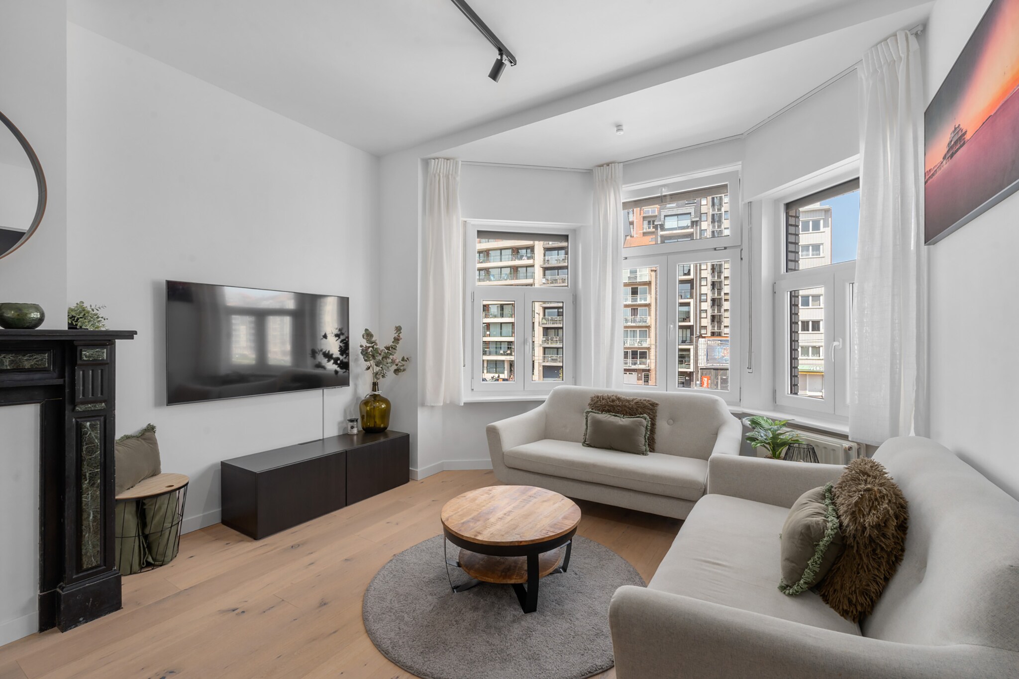 Ground floor: (Living room(TV, dining table, seating area), Kitchen(electric kettle, toaster, coffee machine, oven, microwave, dishwasher, fridge(+ freezer)), bedroom(double bed(twin duvet, 160 x 200 cm)), bedroom(double bed(twin duvet, 160 x 200 cm)), bedroom(bunk bed(duvet, 90 x 200 cm)), bathroom(shower, hairdryer), toilet(guest toilet), storage, Internet access, washing machine, children\'s bed, high chair, ironing board, iron)