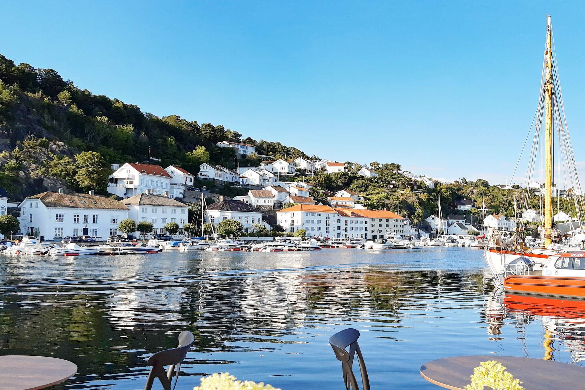 Kitchen(cooker(electric), hood, coffee machine(filter), microwave, dishwasher, fridge, freezer(60-99L), tumble dryer, washing machine), Living/bed room(40 m2)(TV(norvegian TV channels )), bedroom(double bed), bedroom(single bed), bedroom(2x single bed), bathroom(bathtub or shower, washbasin, toilet), heating(electric), terrace(55 m2), garden furniture, parking, air to air heatpump