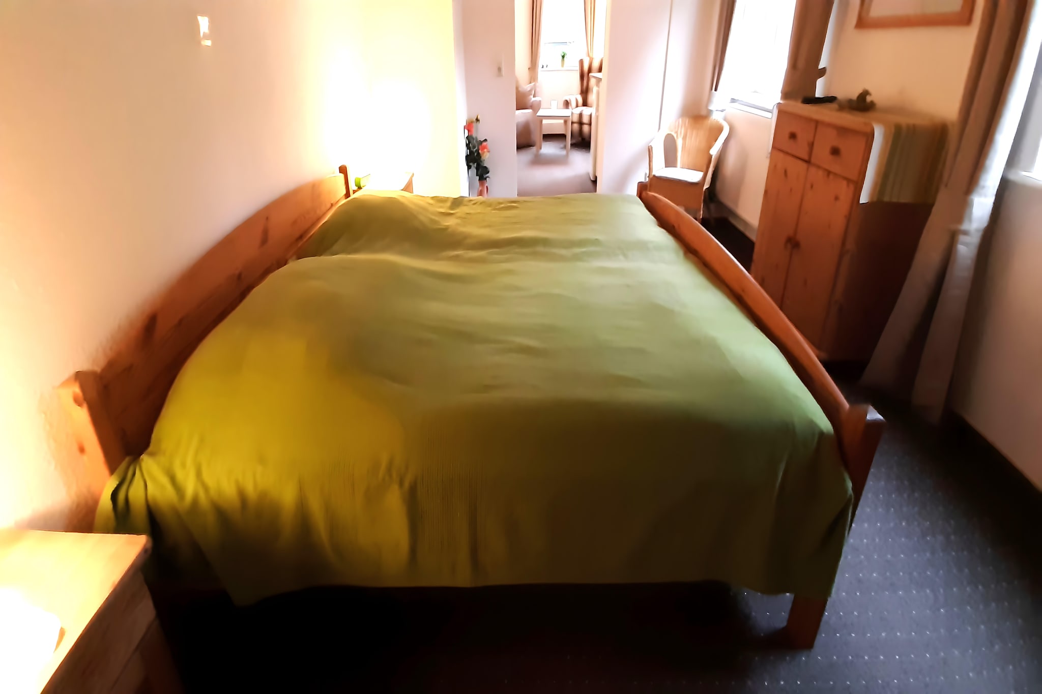 This charming ground-floor apartment in Wildemann offers a cozy and convenient stay just 100 meters from the town center and forest. Ideal for couples or solo travelers, it’s a perfect base to explore the Harz region’s rich heritage. Nearby attractions include the 19-Lachter-Stollen mine, the Imperial Palace of Goslar, and the Gustav Adolf Stave Church in Hahnenklee. For nature lovers, the Feigenbaumklippe and Treppenstein rock formations promise breathtaking views and peaceful hikes.
Inside, the apartment features a welcoming living/dining room with a flatscreen cable TV, dining table, and seating area. The open kitchen is equipped with a coffee machine, electric kettle, cooker, and fridge—perfect for preparing simple meals. A comfortable bedroom with a double bed and its own TV ensures restful nights, while the bathroom includes a shower, washbasin, and toilet. Central heating and on-site parking add to the convenience.
Surrounded by forest trails and just 7 km from ski slopes, the location is ideal for year-round outdoor adventures. Dining options nearby include the hearty Harzer Speisekammer, the inviting Cafe am Bohlweg Georgiew, and the Italian-inspired Piccolo Mondo Hahnenklee.