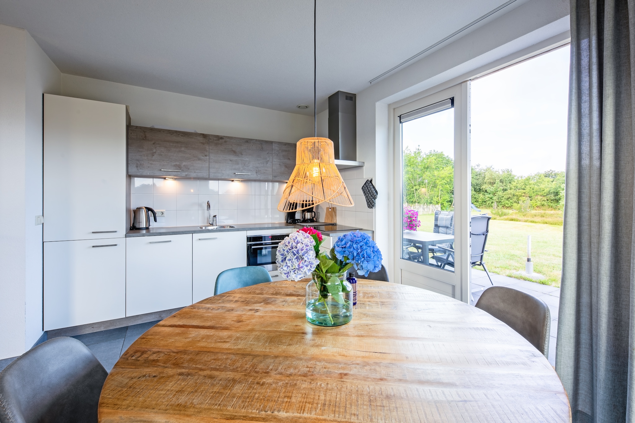 Ground floor: (hallway, Living room(TV, stove(wood), seating area), Kitchen(electric kettle, toaster, cooker, hood, coffee machine(pads), coffee machine(filter), coffee machine(cups), oven, dishwasher, fridge-freezer, Blender, Food processor), Bedroom with bathroom(double bed(180 x 200 cm), shower, washbasin, toilet), toilet(toilet))\n\nOn the 1st floor: (bedroom(double bed(180 x 200 cm), seating area), bedroom(single bed(90 x 200 cm), single bed(90 x 200 cm)), bathroom(floor heating)(bath tub, shower, washbasin), toilet(toilet))\n\ntumble dryer, Bubble bath, sauna, washing machine, air conditioning, terrace(roofed), terrace, garden, BBQ, parking