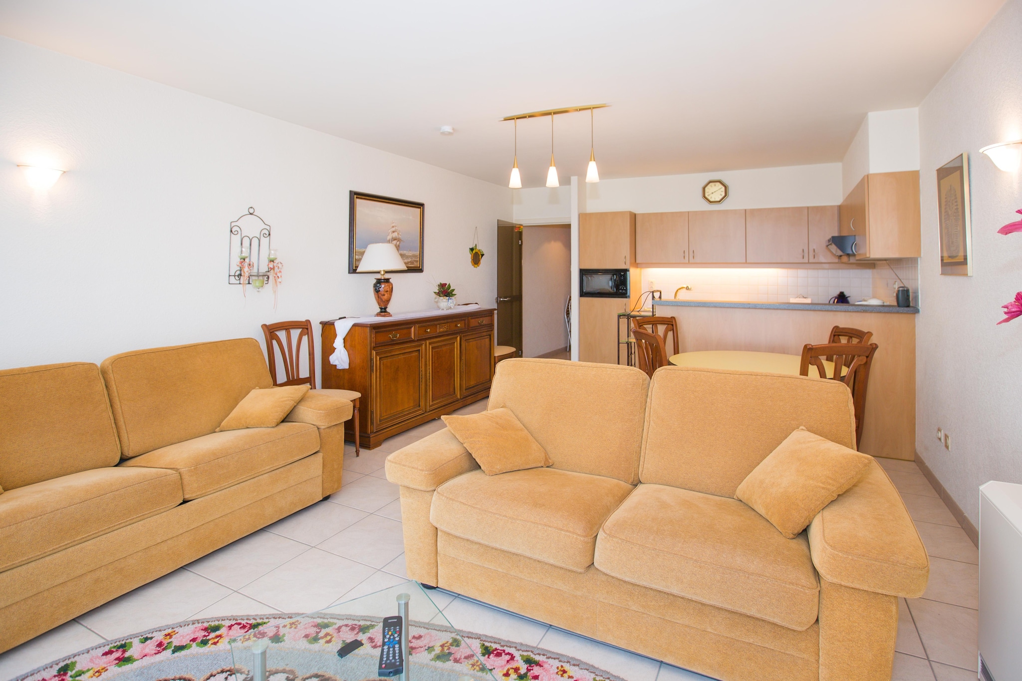 Cozy Comfort by the Coast
Nestled just steps from the Zeedijk, this bright and inviting fourth-floor apartment offers a charming seaside escape with partial sea views. Perfect for couples or small families, the space features a serene bedroom with a double bed and TV, a cozy sleeping nook for two, and a convertible sofa in the living area. The open-plan layout blends comfort and function with a fully equipped kitchen, a spacious bathroom with a bathtub, and modern conveniences including WiFi, DVD player, and lift access. A private garage on the ground floor ensures hassle-free parking in the heart of Middelkerke.
Central Location, Coastal Relaxation
Located in a peaceful street just behind the beachfront, this apartment places you right in the center of Middelkerke’s vibrant coastal lifestyle. Whether you're strolling along the Zeedijk, browsing local shops, or enjoying a beach day, everything is within easy walking distance. Public transport connections nearby make exploring West Flanders a breeze—from the charming streets of Nieuwpoort to the historic wonders of Bruges.
Dine, Discover & Unwind
Treat your taste buds at seaside bistros, enjoy Belgian classics at cozy taverns, or sip sunset cocktails on beachfront terraces—all within minutes of your doorstep. After a day of exploring, unwind in the comfort of your peaceful retreat, knowing you're close to everything yet just far enough for a quiet night’s rest. Please note: pets are not allowed, ensuring a serene stay for all guests.