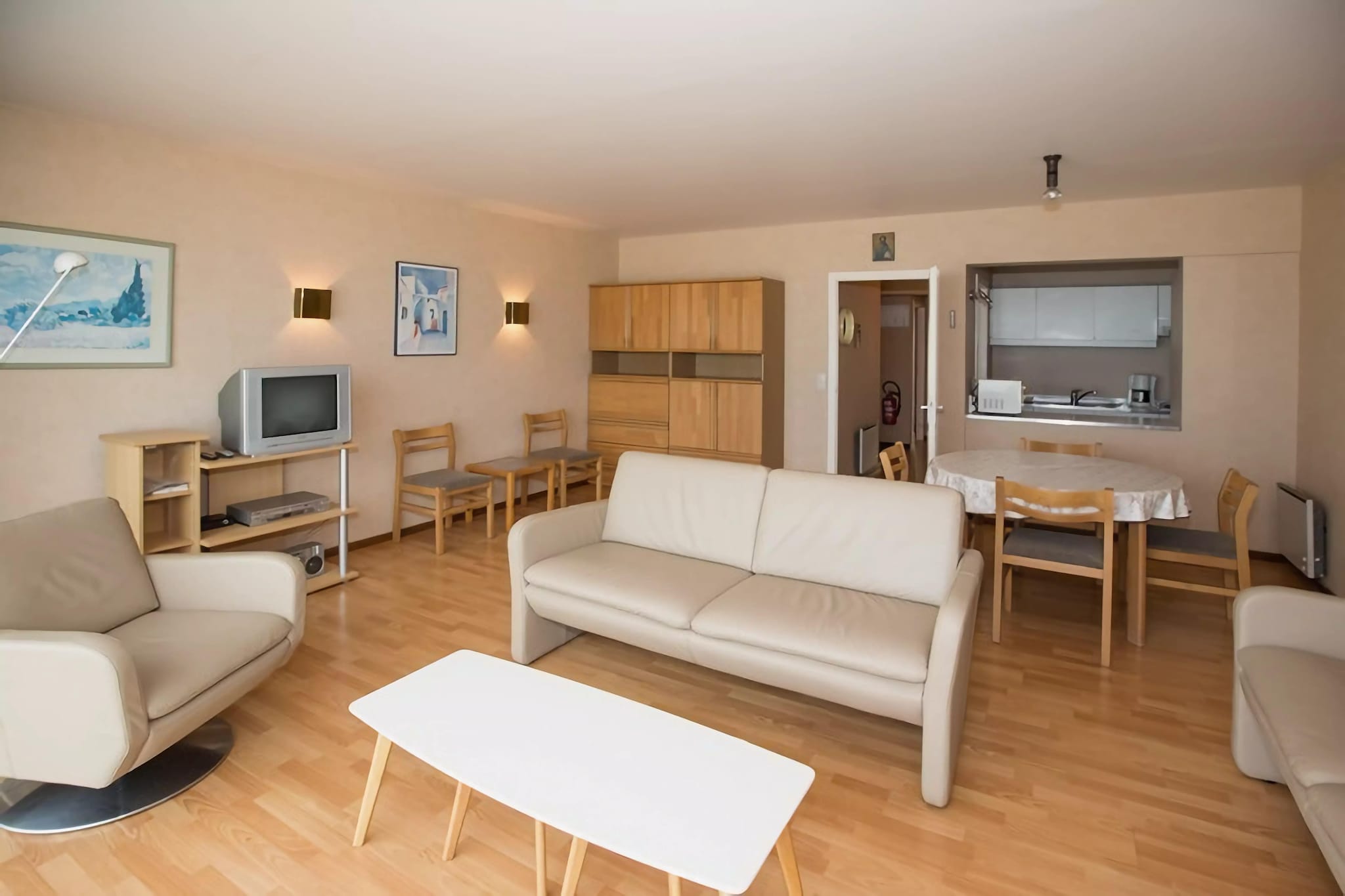 Beachfront Bliss with Parking