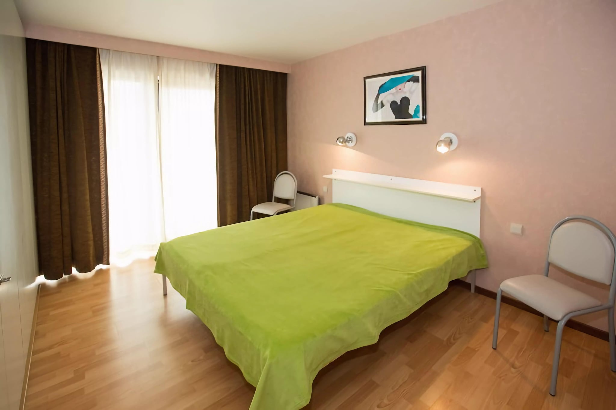 Stunning Views & Beachfront Comfort
Wake up to breathtaking views of the North Sea in this cozy 5th-floor apartment located directly on the Zeedijk. Perfect for families or friends, this coastal retreat features a bright living and dining area with digital TV, a DVD player, and access to a sunny terrace overlooking the peaceful dunes. Enjoy the sea breeze with a morning coffee or wind down at sunset with a glass of wine on the balcony.

Relaxed Coastal Living
The apartment offers two comfortable bedrooms—one with a double bed and another with two bunk beds—each opening onto the terrace for fresh air and natural light. A fully equipped kitchen with an electric hob, microwave, coffee machine, and fridge (with freezer) makes meal prep easy. The bathroom includes a relaxing bathtub and washbasin, with a separate toilet for added convenience. Garden furniture is available for lounging in style, and a lift ensures easy access.

Prime Location with Easy Access
Centrally positioned in Middelkerke, you'll be just steps away from the beach, local shops, and public transport. Savor fresh seafood at one of the nearby beachfront restaurants or explore the charming cafés along the promenade. The included parking space adds convenience, making this the ideal base for your seaside escape—without the stress.