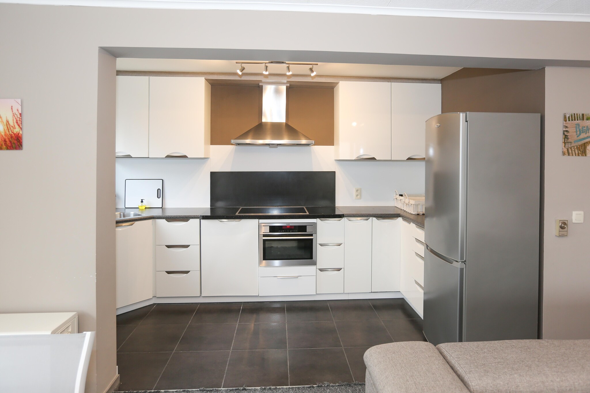 Spacious Coastal Retreat