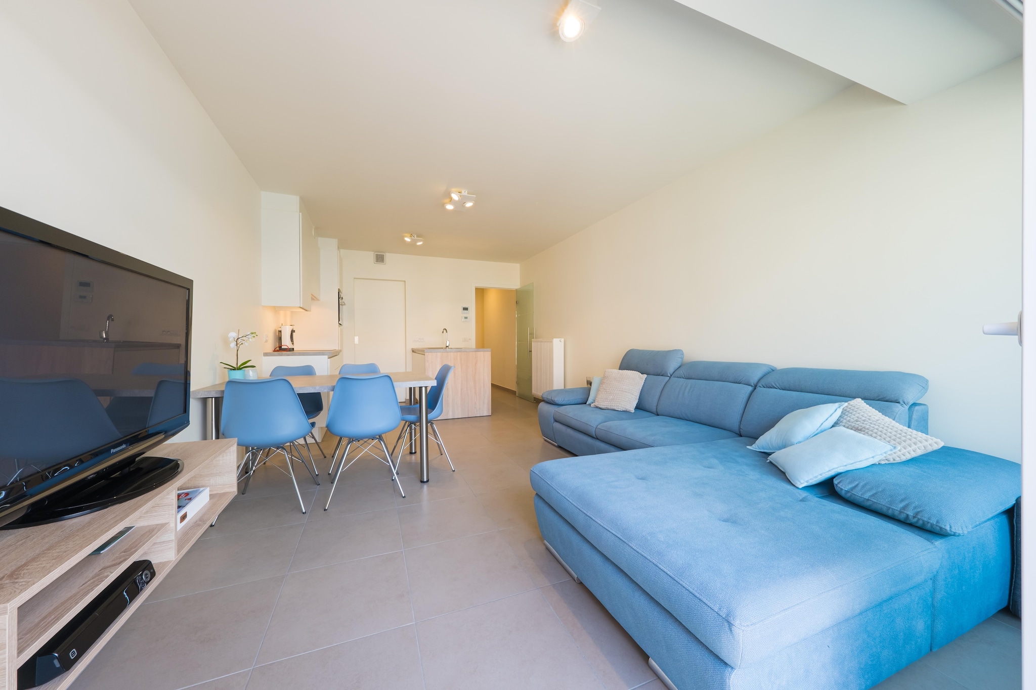 Step into a stylish and sunlit apartment that blends modern convenience with cozy charm—perfect for families or small groups of up to 5 guests. Located on the 2nd floor, this thoughtfully designed space features a sleek open kitchen, a welcoming living area with digital TV, and a private terrace for al fresco breakfasts or evening drinks. The spacious bathroom offers a walk-in shower, while a separate toilet adds convenience. Rest easy in two bedrooms—one with a plush double bed and another with a fun triple bunk bed setup, ideal for both kids and adults.

Tucked along Duinenweg, you’ll find yourself just minutes from the sandy beaches of Middelkerke and the relaxing coastal dunes. Whether you’re looking to sunbathe, stroll along the promenade, or explore the local boutiques, everything is within easy reach. The nearby tram stop makes it effortless to explore other gems of the Belgian coastline, from bustling Oostende to picturesque De Haan.

Savor the region’s culinary delights at cozy bistros and beachfront restaurants like Bistro Belle Dune or De Sauteuse, just a short walk away. Start your morning with fresh pastries from a local bakery or enjoy seafood with sea views in the evening. With free Wi-Fi, a fully equipped kitchen, and garden furniture for relaxing, this apartment offers everything for a memorable and carefree coastal escape.