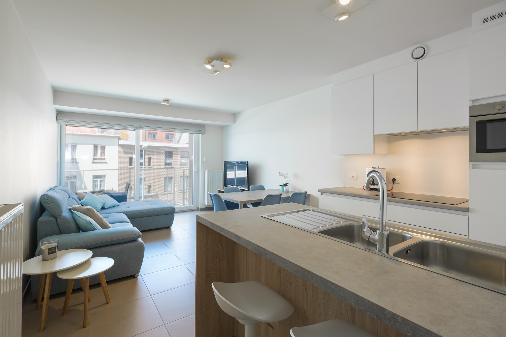 On the 2nd floor: (open kitchen(hob(ceramic), coffee machine, combination microwave, dishwasher, fridge(+ freezer)), Living/diningroom(TV(digital), dining table, seating area, balcony or terrace), bedroom(double bed(twin duvet, 160 x 200 cm)), bedroom(3-person bunk bed(duvet)), bathroom(shower, washbasin), toilet(toilet))\n\nheating(gas), garden furniture