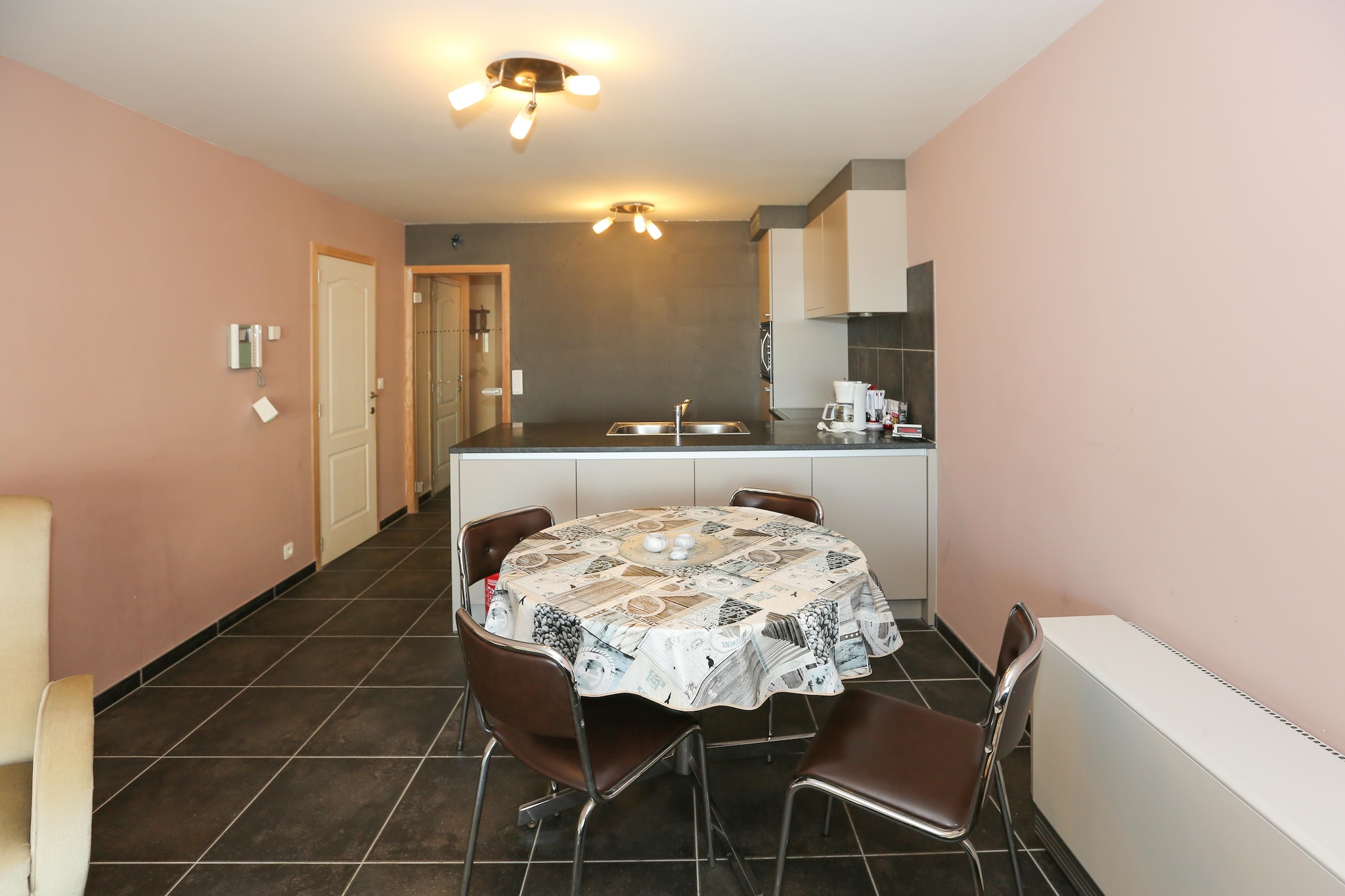 Coastal Living with a View
Wake up to the soothing sights and sounds of the sea in this stylish and modern first-floor apartment, perfectly located right on the coast. The living space is bright and welcoming, featuring a comfortable seating area, digital TV, and a dining table where you can enjoy meals with a panoramic sea view. The open kitchen is fully equipped with a ceramic hob, coffee machine, combination microwave, and fridge with freezer—ideal for preparing everything from quick breakfasts to evening dinners.
Central & Connected
Situated in the vibrant center of Middelkerke, this apartment offers unbeatable access to everything you need. The tram stop is just steps away, making it effortless to explore the coastline or neighboring towns. A secure bicycle shed with space for two bikes makes it easy to tour the area on two wheels. After a day of adventures, return to the comfort of a restful bedroom with a double bed and a second bedroom with twin single beds—perfect for families or small groups.
Dining & Local Discoveries
Step outside and discover a wealth of dining options just around the corner. From fresh seafood restaurants along the promenade to cozy cafés and beach bars, there's something to suit every taste. End your evening with a sunset stroll on the Zeedijk or enjoy a quiet night in with the sound of waves as your soundtrack. With a washing machine, lift access, and modern amenities, your coastal getaway awaits in comfort and style.