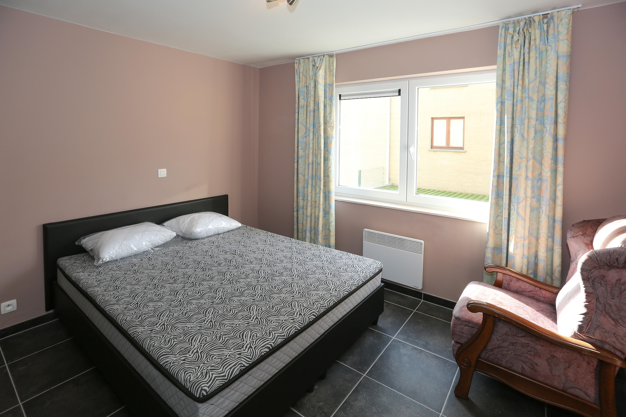 Sleek Stay by the Sea