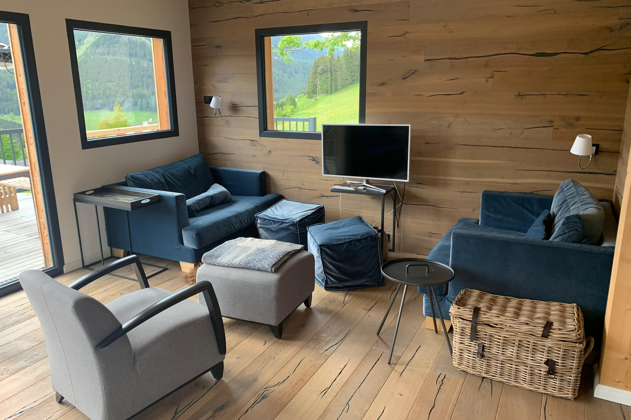 Nestled in the picturesque Hohentauern region, this charming chalet offers a perfect retreat for up to 6 guests seeking tranquility and adventure in the heart of nature. Boasting a cozy atmosphere and stunning views, the chalet features comfortable bedrooms ensuring ample space for families or friends. The highlight of relaxation awaits with an infrared sauna, ideal for soothing tired muscles after a day of skiing or hiking.
Conveniently located in the village center, the chalet offers easy access to nearby slopes, making it a haven for winter sports enthusiasts. In summer, explore the verdant forests and picturesque hiking trails, or embark on cycling adventures in the breathtaking landscape. Summer is best known for the many lakes, thermal baths and the impressive Hohe Tauern mountain range. A Hohentauern guest card is included, providing additional perks and discounts for local attractions.
Unwind on the furnished terrace or balcony, soaking in the panoramic views of the surrounding mountains. Stay connected with complimentary WiFi and unwind with satellite TV in the cozy living area. Enjoy culinary delights in the open kitchen, fully equipped with modern amenities including a ceramic hob, oven, dishwasher, and fridge with a freezer compartment. Complete with cutlery, cookware, and essential appliances such as a toaster, kettle, and coffee machine for hassle-free cooking. There is a car parking facility available at/before the chalet.
More than 200 days of sunshine per year and the snow-sure ski area make this area a perfect holiday region at any time of the year. This chalet in the Hohentauern region promises an unforgettable holiday experience, blending comfort, convenience, and natural beauty.