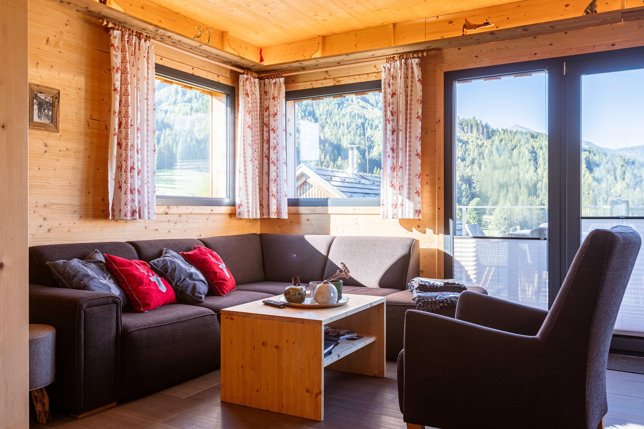 Welcome to this chalet, a luxurious 100 m² retreat in the heart of Hohentauern. This spacious chalet comfortably accommodates up to 8 guests, making it the perfect choice for family vacations or group getaways. Featuring four elegantly furnished bedrooms with comfortable double beds, the chalet ensures restful nights. Enjoy two modern bathrooms, each equipped with a shower and a hairdryer, as well as an indulgent infrared sauna for ultimate relaxation. Unwind on the furnished terrace or balcony, taking in the serene alpine surroundings.
Located in the village center, this chalet is just a few meters from the slopes and 2 km from both the forest and lake, offering easy access to year-round activities. Whether you're hitting the ski slopes in winter or exploring the beautiful lakes and thermal baths in summer, this is your ideal place!
The open kitchen is a chef's delight, fully equipped with a ceramic hob, oven, dishwasher, and fridge with freezer compartment. You'll also find essential appliances like a toaster, kettle, and coffee machine, along with all the necessary cutlery and cookware.
On arrival, a small starter set will be provided, including dishwasher tabs, dishwashing liquid, a sponge, garbage bags, and cleaning supplies. Stay connected with free Wi-Fi and enjoy your favorite shows on satellite TV.