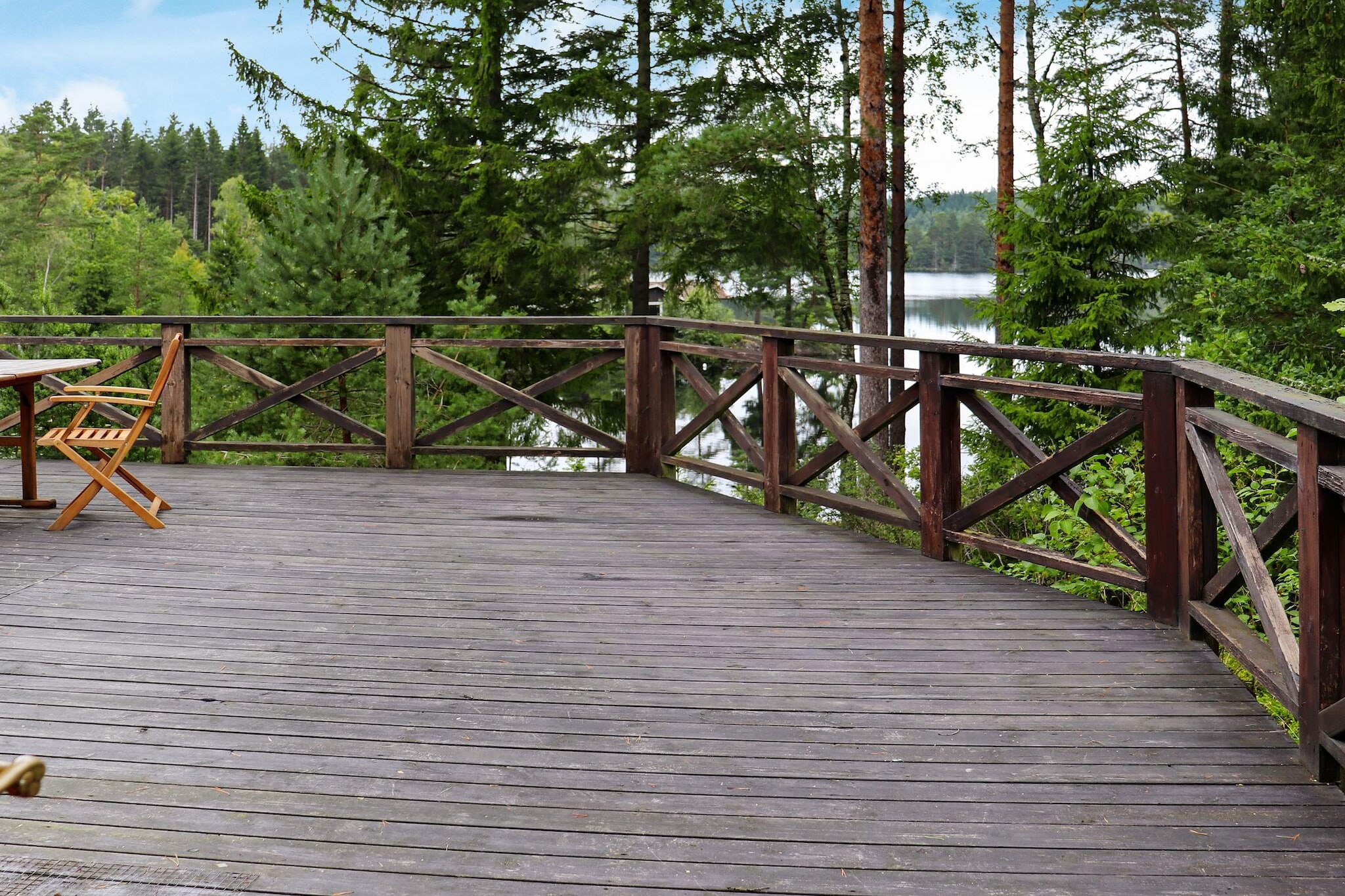 Internet Access DSL, Kitchen(cooker(electric), hood, coffee machine, microwave, fridge(+ freezer), high chair, water from well), Living/bed room, bedroom(double bed), bedroom(2x single bed), bathroom(washbasin, shower, toilet), heating(electric), terrace(garden furniture), parking, air to air heatpump