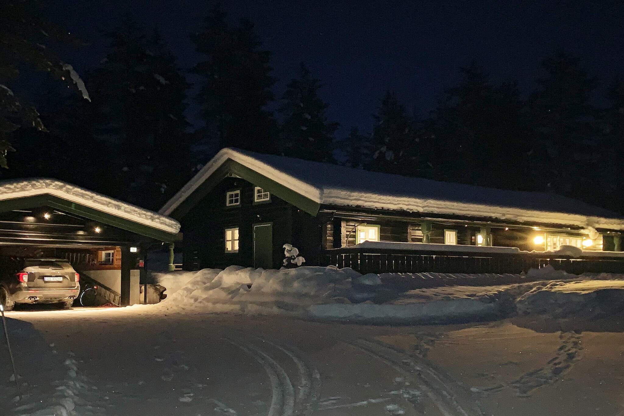 Holiday home with a beautiful location, great view and lots of sun. In winter, there are only a few hundred meters to the ski slopes on the golf course of Hemsedal Golfalpin. 15–20 min. drive to Hemsedal ski centre. Large plot not too close to neighbors. The cabin is built in traditional Norwegian style and has a spacious terrace. Cozy living room with both a fireplace and a wood-burning stove and access to the terrace. Cable TV and internet. Well equipped kitchen. Two bathrooms, one with a lovely hot tub. Washing machine and dryer. The cabin has three bedrooms, one with a double bed and two with bunk beds. There is a large veranda as well as a lawn, a swing stand on the plot and a fire pit for barbecuing. Towels and bed linen are included in the rent. When conditions permit, there are ski slopes up to the Gravset ski stadium and the trail network there. Toboggan run for the children 300 meters from the cabin. Hemsedal ski center is one of the best ski center in Norway, run by Skistar with all associated offers. Countless summit tours available in the Hemsedal area. In the summer, you are only a few hundred meters from hole 4 on a great and challenging mountain golf course. The course accepts Greenfee guests and is rarely fully booked. Good hiking opportunities on both sides of the valley and a large selection of summit hikes and mountain hikes of varying difficulty only a short drive away. Other activity options in the Hemsedal area are fishing, horse riding, via ferrata, mountain biking, canoeing etc. There is a small water park for children of all ages at Tropicana on Gol approx. 15 minutes’ drive from the cabin. The holiday home is not let to youth groups.