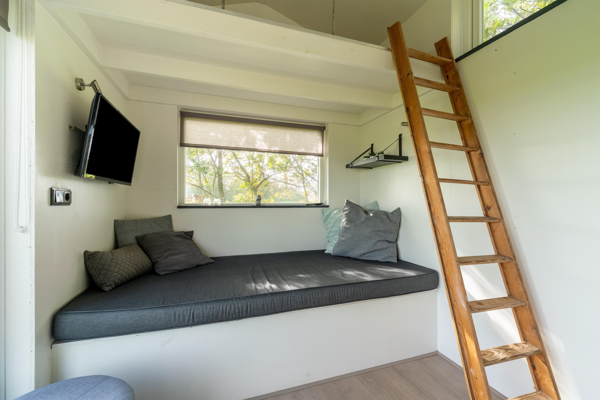 Ground floor: (open kitchen(electric kettle, cooker(4 ring stoves, gas), coffee machine, microwave, fridge(+ freezer)), Living/diningroom(double sofa bed, TV(flatscreen, digital)), bedroom(via fairly steep stairs)(double bed), bathroom(hip bath, shower, toilet), heating(electric))\n\nterrace, garden(shared with the owner , fenced), garden furniture, BBQ(on request), parking, trampoline