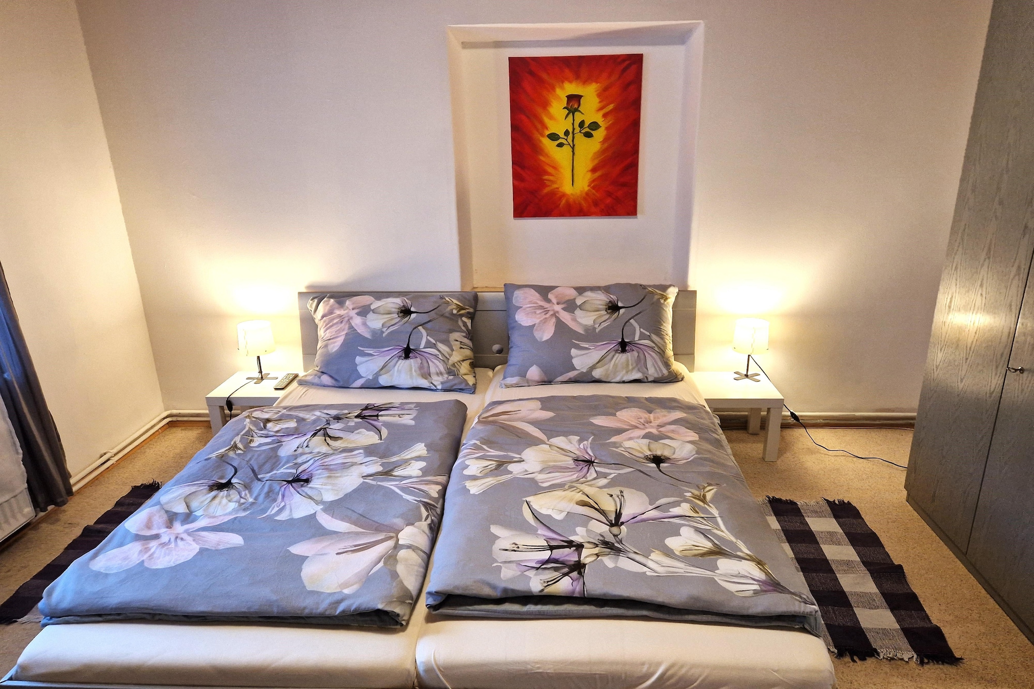 On the 1st floor: (hallway, Living room(seating area), Kitchen(stove, seating area, cooker, coffee machine, oven, microwave, dishwasher, fridge-freezer), bedroom(double bed, TV), bedroom(double bed, TV), bedroom(single bed, TV), bedroom(single bed, double bed, TV), bathroom(bathtub with shower, washbasin, washing machine), toilet)\n\ngarden, parking