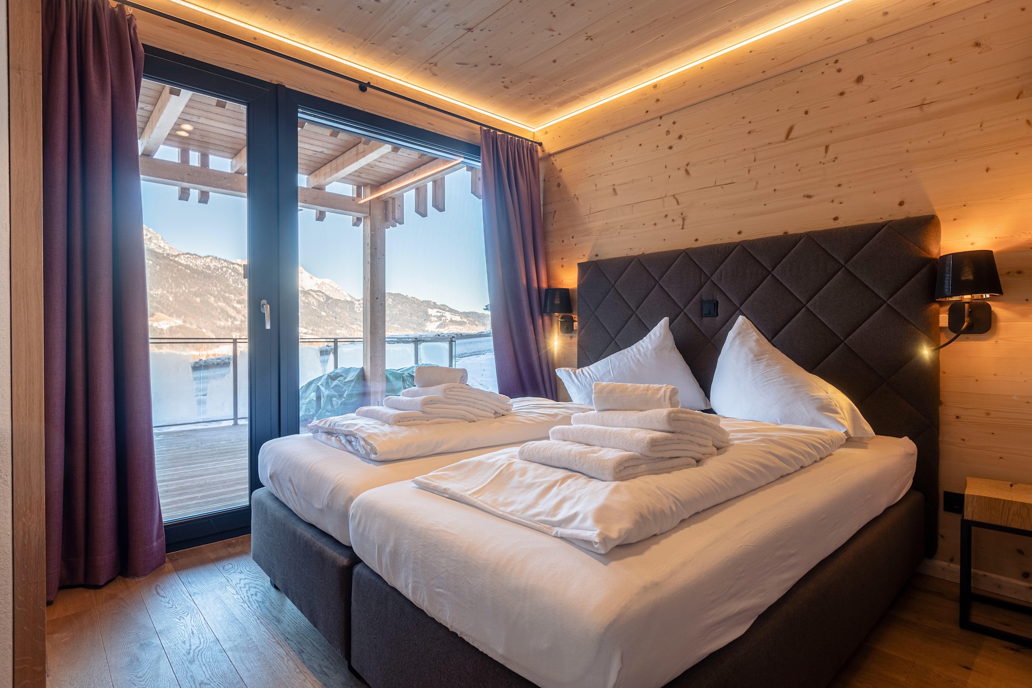 Ground floor: (Entrance, open kitchen(hob(4 ring stoves, ceramic, induction), electric kettle, toaster, coffee machine(espresso, filter), oven, dishwasher, fridge-freezer, dishes and cutlery(Bowls, chopsticks, plates, cups, etc.)), Living/diningroom(dining table, gas fireplace), bedroom(double bed, bunk bed), Bedroom with bathroom(double bed, shower, toilet), bathroom(shower, toilet), Internet access, toilet)\n\nOn the 1st floor: (Living room(TV, seating area), bedroom(double bed), bathroom(shower, toilet))\n\nbath tub, sauna, balcony, terrace