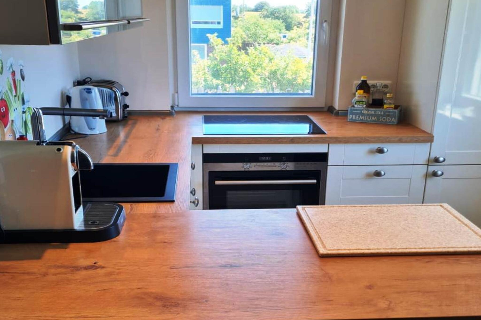 Ground floor: (Living room(radio), bedroom(double bed(180 x 200 cm), TV), bathroom(shower, washbasin, toilet))\n\nOn the 1st floor: (open kitchen(hob(induction), electric kettle, toaster, coffee machine(pads), oven, dishwasher, fridge(+ freezer)), Living/diningroom(TV, dining table(4 persons), stereo unit), bedroom(bunk bed), bedroom(double bed(180 x 200 cm)), bathroom(shower, washbasin, toilet))\n\ngarage, balcony, heating(through air conditioning), terrace, garden(private, fenced), bicycle storage, garden furniture, sun loungers, BBQ(gas), parking, play equipment, high chair, party games, baby crib(free), Towels for a fee, Sheets for a fee
