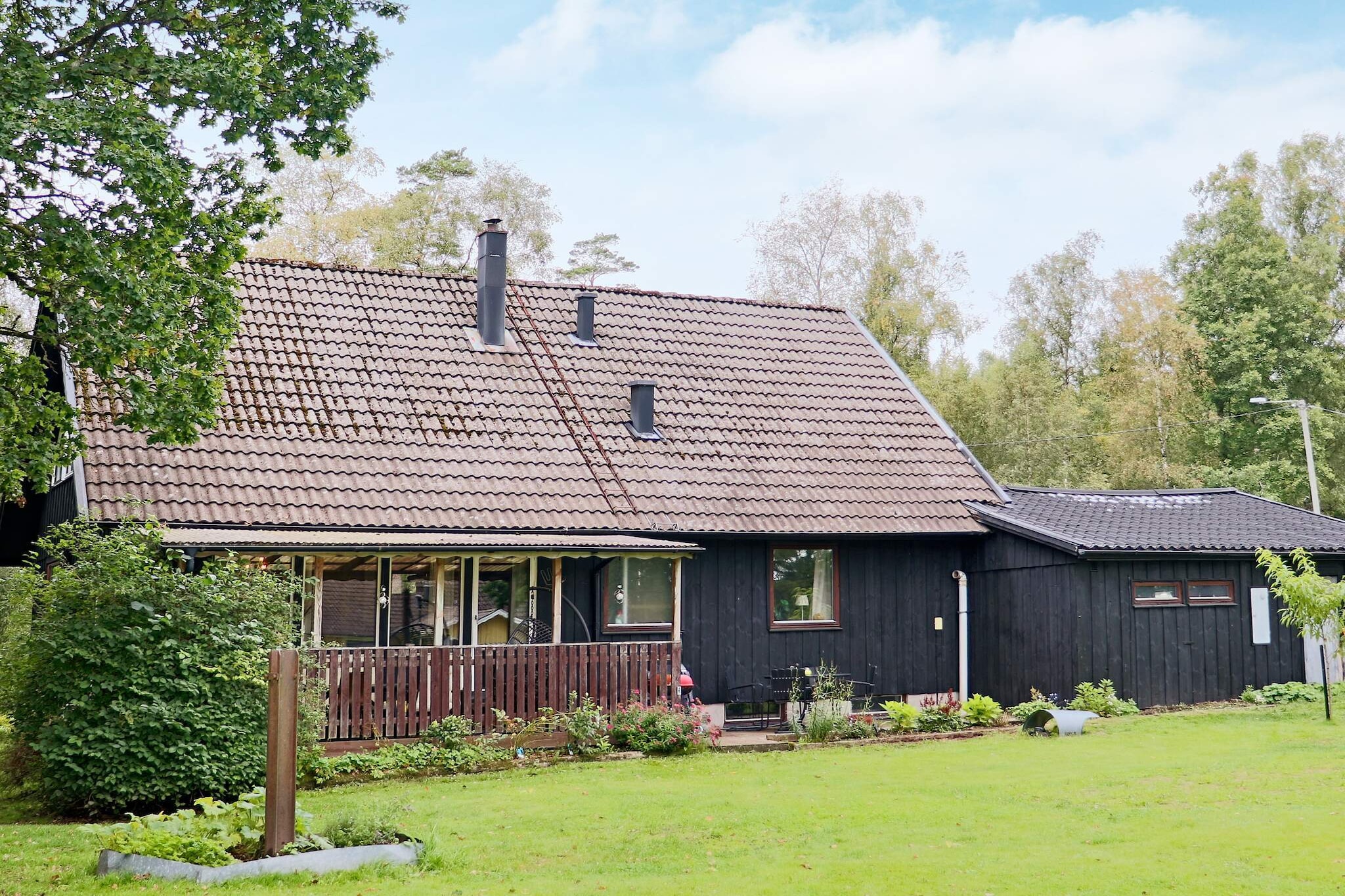 A spacious and well-equipped house in the small village of Fagered just north of Ullared. The house is fully equipped with many beds and activity space. A perfect accommodation for two families with children. There are nice walking and cycling routes in the area. Only a short drive away is Scandinavia's largest shopping center GekÃ¥s in Ullared. On the ground floor of the house there is a well-equipped kitchen with dining area and wall-mounted TV. A bathroom with a shower. The spacious living room has a dining table and sofa group as well as a large modern TV with a range of channels and chromecast. There is also a wood-burning stove and an extra bed in the form of a fold-out bedside cabinet. The bedroom has a double bed. Upstairs there is a large, bright living room with comfortable seating and TV. One bedroom has a bunk bed. One bedroom has a sofa bed for two people. There is also a toilet here. In the house's basement there is room for many activities. There are table football games as well as a cinema room which also has three extra beds. One bedroom has a family bed. The laundry room is also located here. Broadband and free Wi-Fi are available throughout the house. Fagered's community is a small but lively settlement that has fantastic nature. It is approx. 5.8 km to HjÃ¤rtaredsjÃ¶n's nice bathing spot. In the area there are several lakes with good fishing. Ullared is only 7.5 km away. Here there is both a shopping area and restaurants and activities for the whole family. In the area there are both swimming areas, activity parks and fine nature reserves. It is 14 km to the town of Ã„tran. There is both a restaurant and a shop here. At Lake Esered in the northern part of the community, there is a large leisure area with boat and canoe rentals, outdoor pools and, in winter, very nice ski tracks. There is also a larger swimming area here. There are several golf courses in the area, the nearest is HofgÃ¥rden's beautifully situated golf club.
