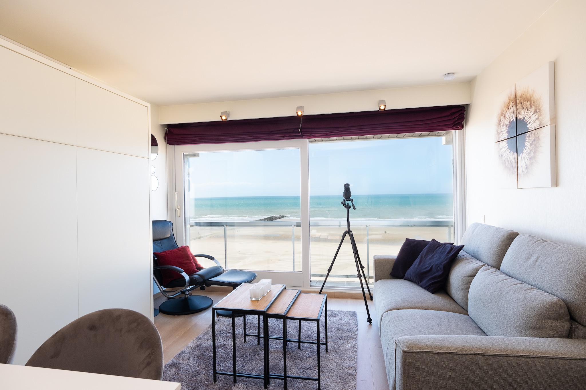 Just 20 meters from the beach, this ground-floor studio at Zeedijk 260 B in Middelkerke offers a sunny and convenient coastal escape for up to 4 guests. The open-plan living and sleeping area includes a comfortable double sofa bed, a cozy bunk bed in a sleeping niche, and a dining space with TV. Large windows open onto a balcony, perfect for enjoying the sea breeze.

The fully equipped kitchen features a coffee machine, oven, microwave, and fridge-freezer, ideal for preparing simple meals at home. The bathroom includes a bathtub and hairdryer, and thereâ€™s a separate guest toilet for added comfort. WiFi, a terrace, and lift access make this studio both practical and relaxing.

Located just 1.5 km from the center of Middelkerke, the studio is close to shops, restaurants, and public transport. Whether you're here for beach days, cycling along the coast, or exploring West Flanders, this studio offers a bright and breezy base for your seaside holiday.