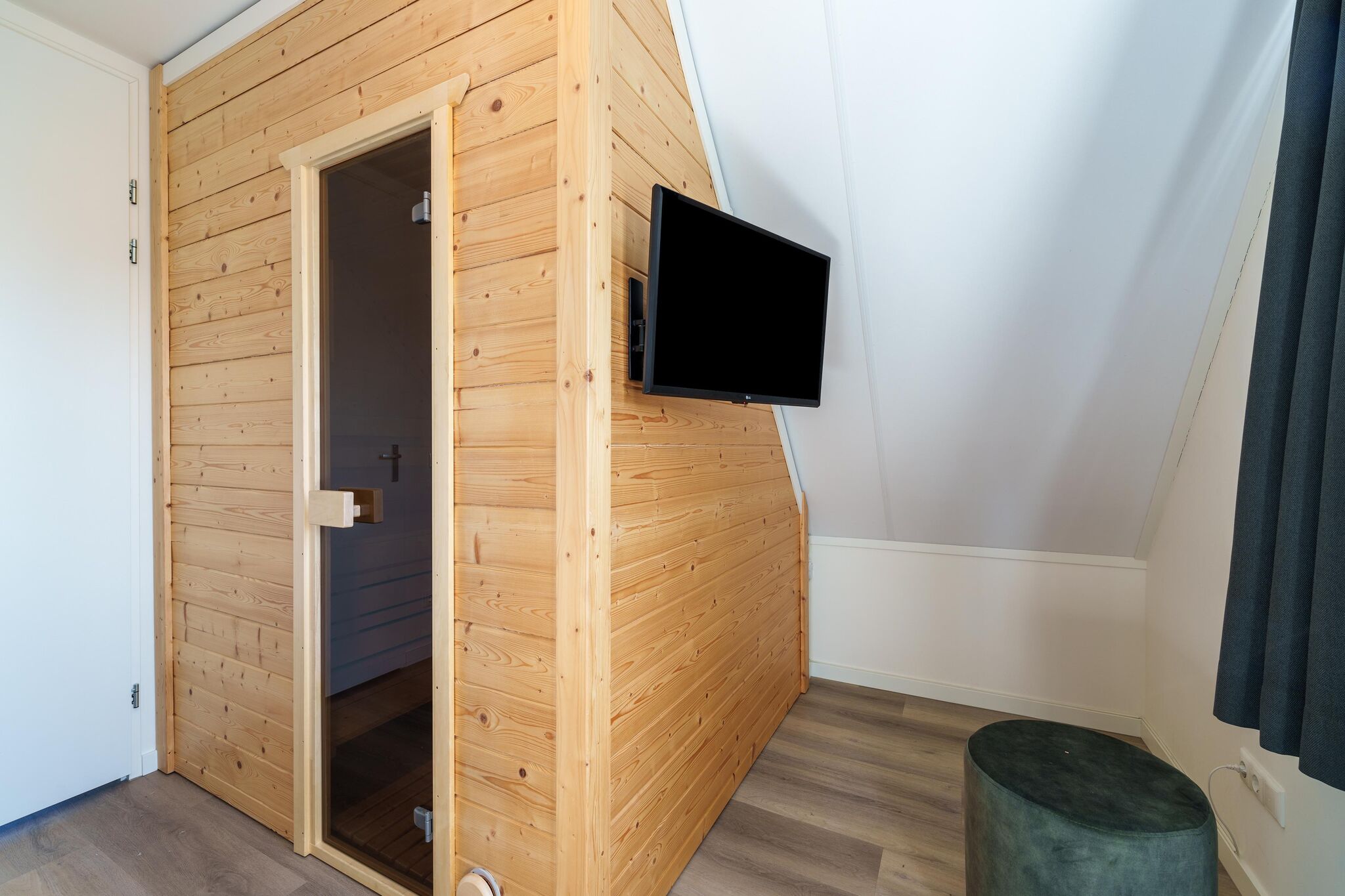 Nieuw vakantiehuis met sauna aan het water