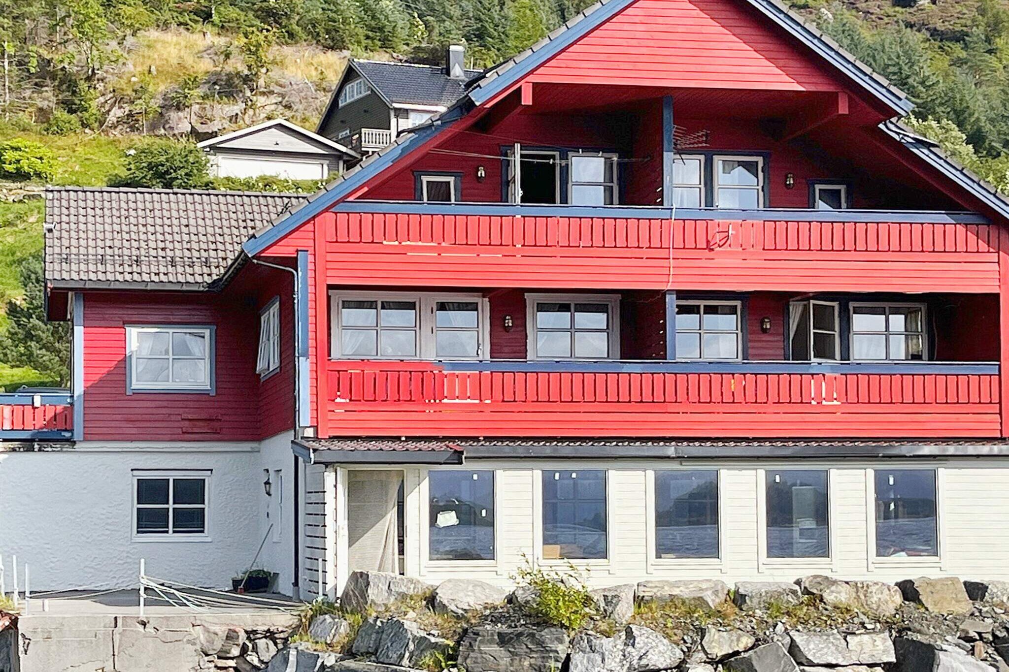 Nice holiday apartment on Rundereim in a fisherman’s cabin with several holiday apartments. Located is right by the shore with a jetty and a view of Sildagapet. Perfect for fishing enthusiasts. A short way to the open sea with great fishing spots. A rugged coastal landscape where you get close to the sea and the fantastic nature. Possible to see whales, seals and a bustling bird life. Swimming opportunities from the pier close by, and if you want white beaches, these are only 13 km from the apartment. The apartment is on the first floor and is 35 square meters. Two bedrooms with 2 single beds each; the beds can be combined into a double bed. Living room with open kitchen and a lovely veranda with garden furniture, barbecue and a view of the island of Barmen. The apartment has satellite Astra1 with many German channels, Norwegian and international channels, internet with fiber. The nearest town/service point is Selje, 13 km from the apartment. Should you wish to explore the area, Selje monastery from the 12th century is not far away. You can take a boat from Selje. The boat trip takes about 10-15 minutes. "Vestkapp", Norway's westernmost point, is located on Stadlandet near Selje. Attractions such as Kanesteinen and Kråkenes Lighthouse are also close by. There is a shared house for fileting fish with running water and light. The boat is located by floating jetty in the marina in front of the fisherman's cabin. Boat for rent: 1 x 18-foot Øien 530F with Yamaha 30 HP engine, 4 rod holders, sonar, gps and chart plotter.