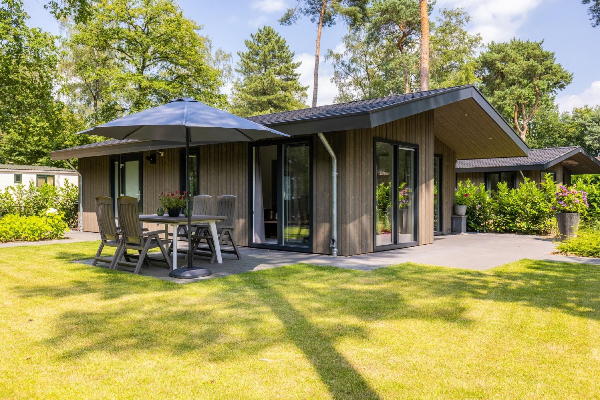Beautiful lodge with a nice terrace in Brabant
