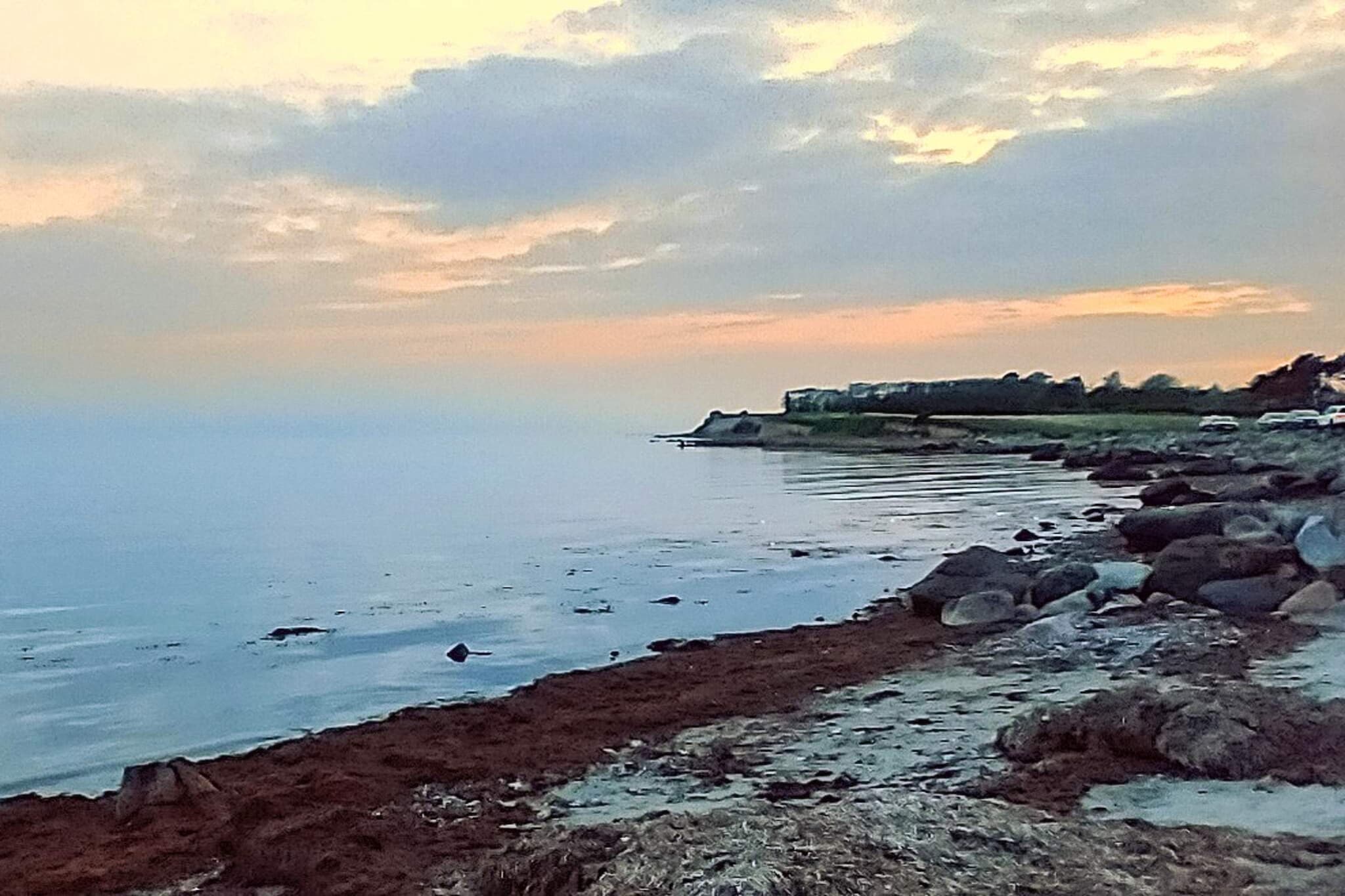 Internet Access DSL, Living room(single folding bed), Kitchen(cooker(2 ring stoves), coffee machine, oven, dishwasher, fridge), Living/bed room(TV, CD player, stereo unit), bedroom(double bed), bedroom(double bed), bathroom(washbasin, shower, toilet, washing machine), heating(electric), terrace, garden, garden furniture, air to water heatpump