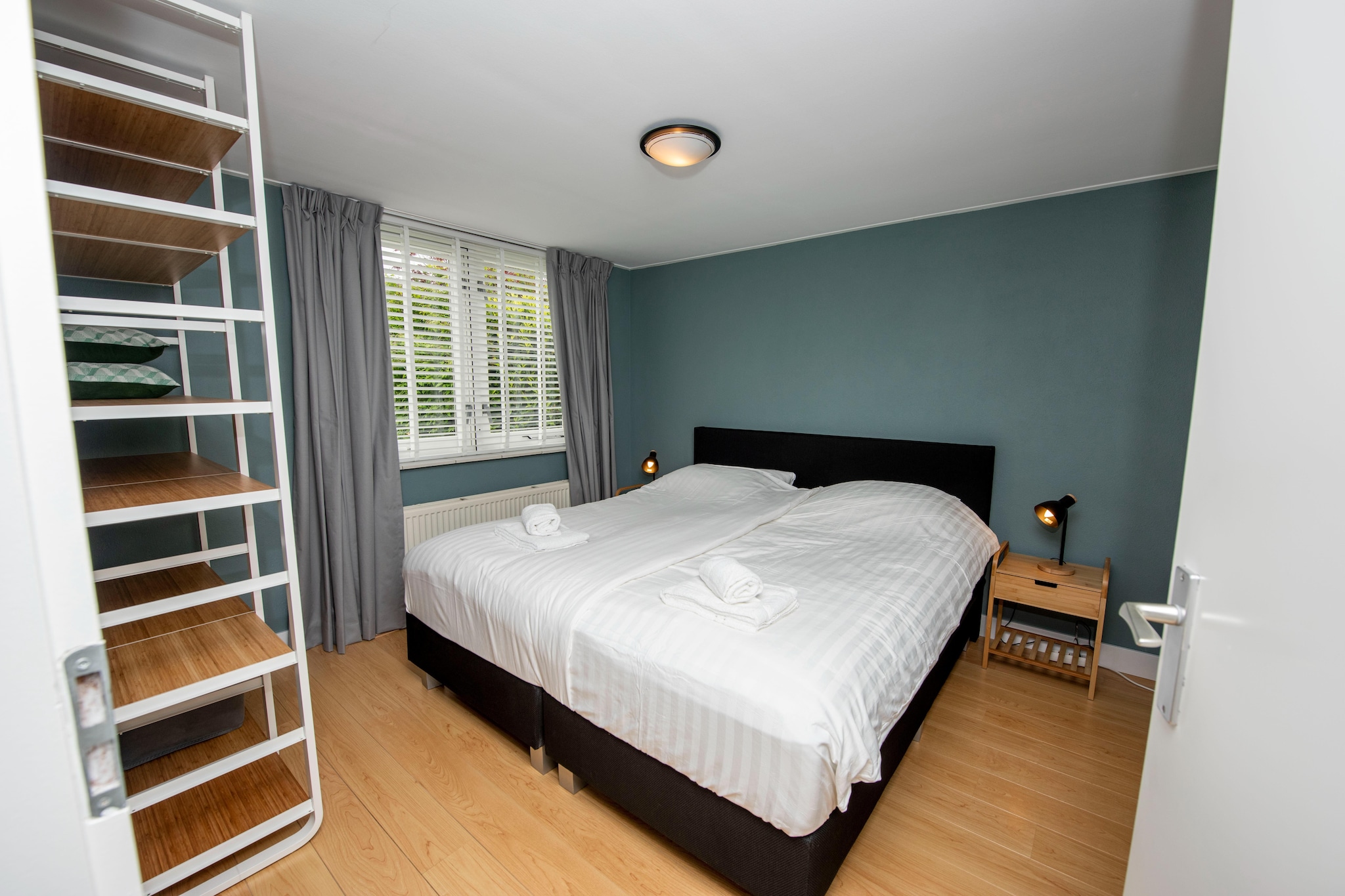 Ground floor: (hallway, Kitchen(electric kettle, toaster, cooker(ceramic), coffee machine(cups, filter), combination microwave, dishwasher, fridge-freezer, toilet), Living/diningroom(30 m2)(TV(flatscreen, international television channels), dining table, seating area), Bedroom with bathroom(double bed(boxspring, 180 x 200 cm), shower(walk-in shower), washbasin, toilet), pantry(fridge-freezer, tumble dryer, washing machine))\n\nOn the 1st floor: (bedroom(2x single bed(boxspring)), bedroom(double bed(boxspring)), bathroom(hip bath, shower(unit), washbasin))\n\nAttic: (bedroom(double bed(boxspring)))\n\njetty, camping cot, terrace, garden(215 m2), garden furniture, parking, high chair