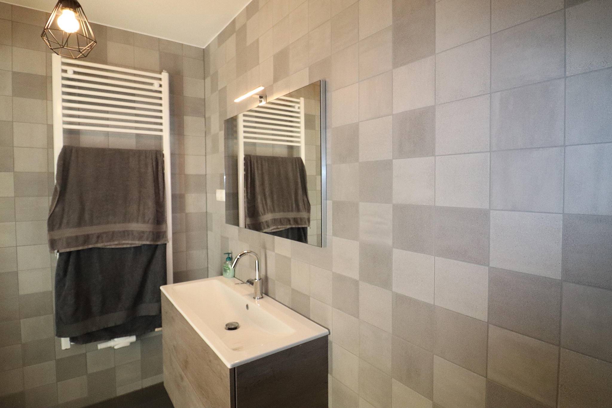 Appartement aan het meer in Heeg-Badkamer