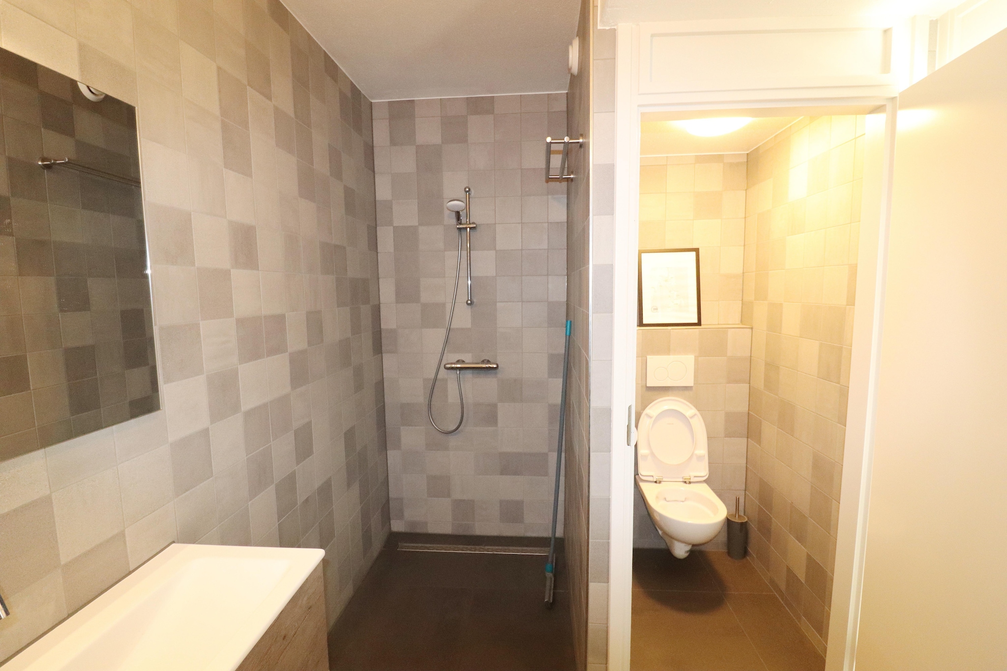 Appartement aan het meer in Heeg-Badkamer