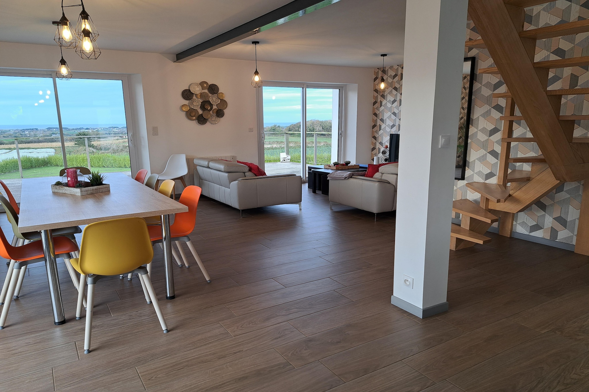 Ground floor: (Living room(TV), open kitchen(electric kettle, toaster, cooker(3 ring stoves, induction), coffee machine(filter), coffee machine(cups), oven, microwave, dishwasher, fridge-freezer), bedroom(single bed(90 x 190 cm), single bed(90 x 190 cm)), Bedroom with bathroom(double bed(160 x 200 cm), shower(walk-in shower), washbasin), bathroom(shower(walk-in shower), washbasin, toilet))\n\nInternet access, grill, tumble dryer, cot, washing machine, heating(electric), terrace(fenced, 80 m2), garden(fenced, 1000 m2), garden furniture, sun loungers, parking, parasol, high chair, lounge set