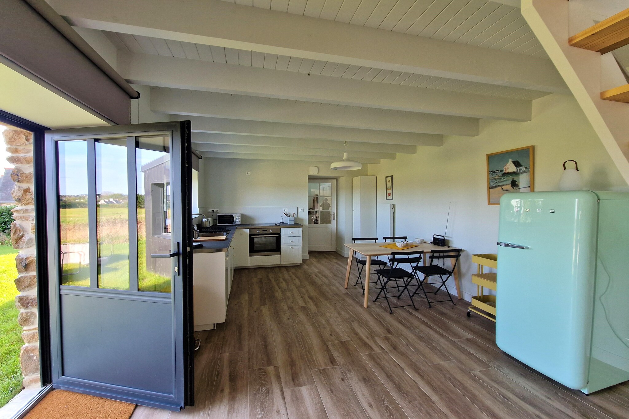 Ground floor: (open kitchen(electric kettle, toaster, cooker, coffee machine, oven, microwave, dishwasher, fridge), Living/diningroom(double sofa bed(140 x 190 cm), TV(no dutch television channels, no german television channels)), bathroom(shower), toilet)\n\nAttic: (Gallery bedroom(single bed(80 x 190 cm), single bed(80 x 190 cm)))\n\nwashing machine, garden, garden furniture, deckchairs