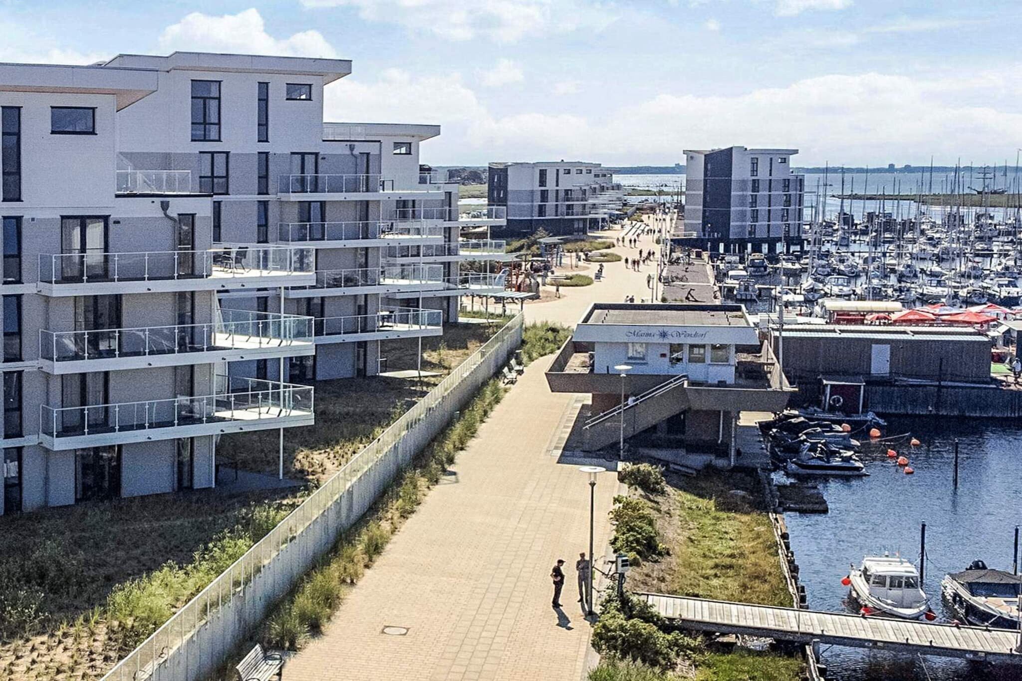 Exklusive Wasservilla an der Marina