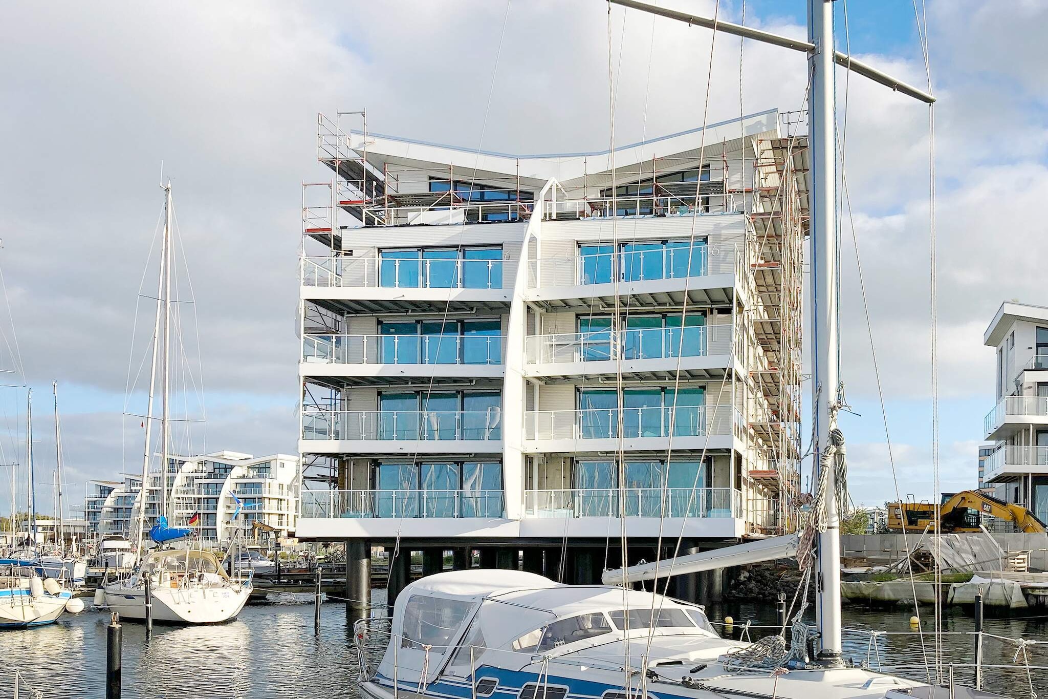 Moderne Wasservilla am Yachthafen - Outdoor