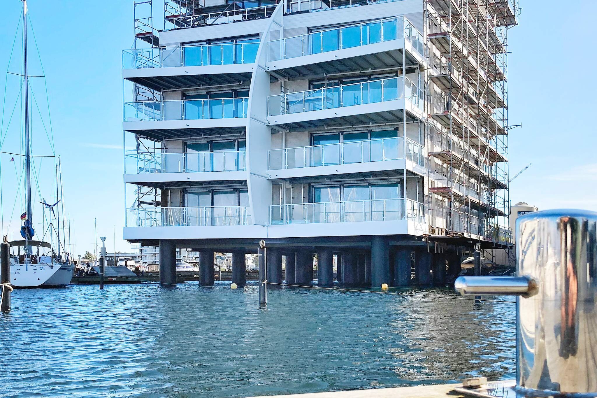 Moderne Wasservilla am Yachthafen - Outdoor