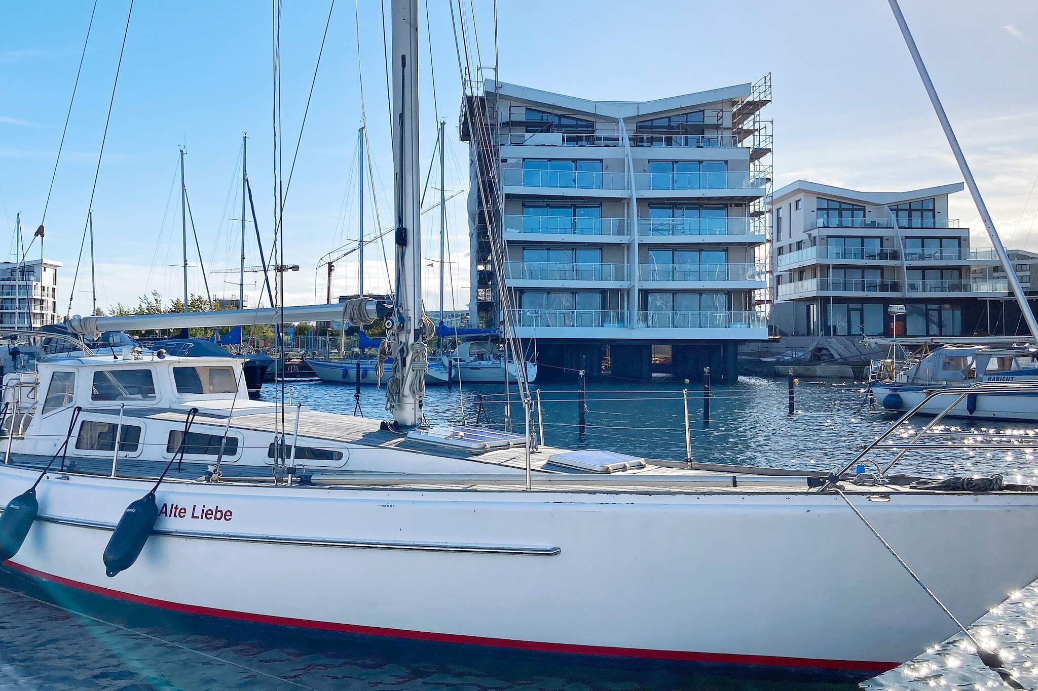 Moderne Wasservilla am Yachthafen - Outdoor