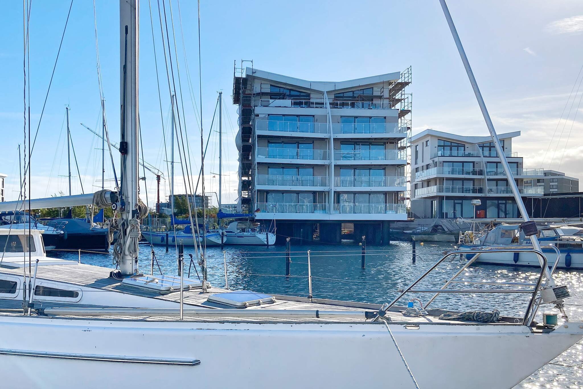 Villa aan het water op een locatie in de haven