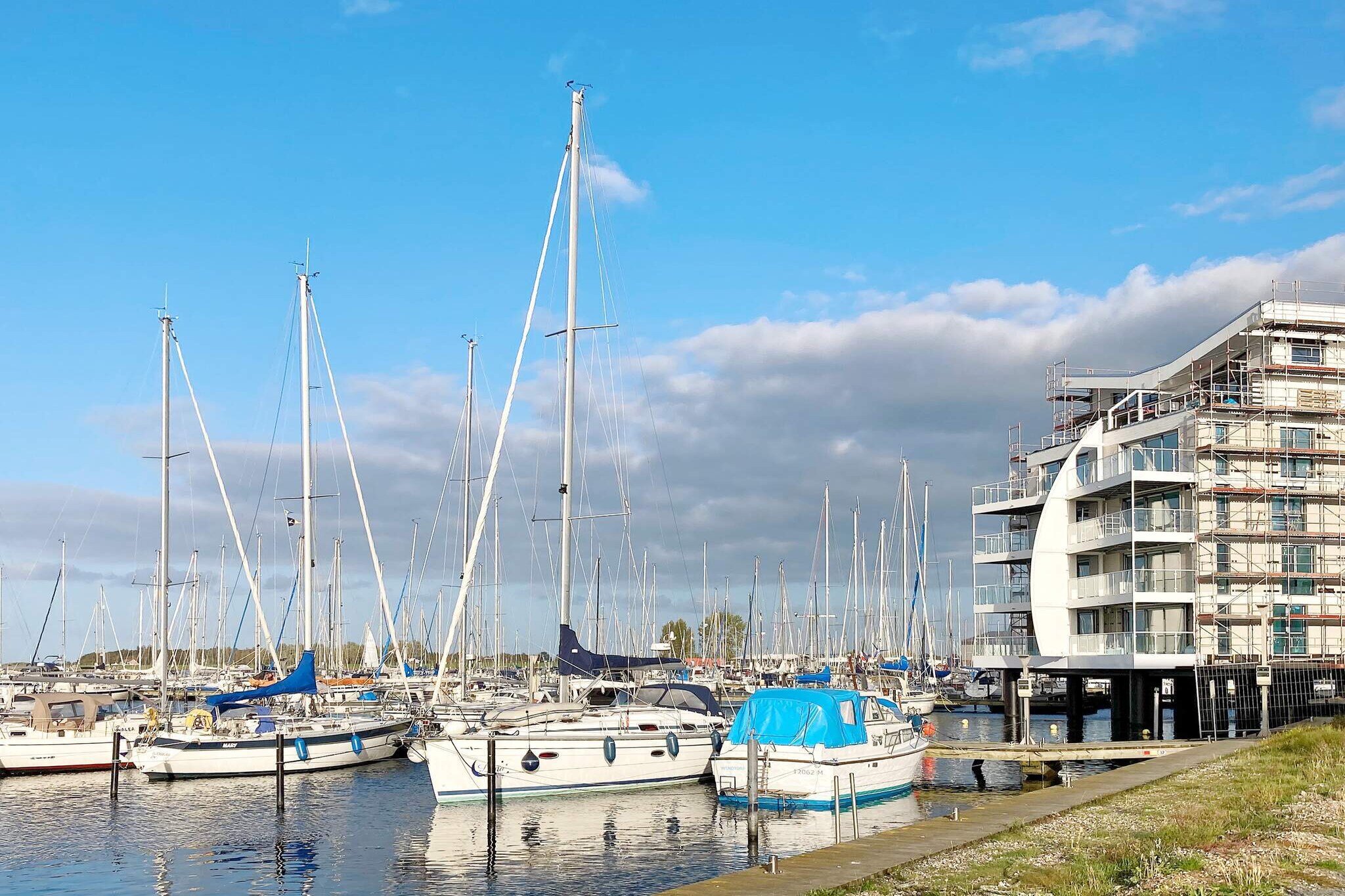 Villa aan het water op een locatie in de haven