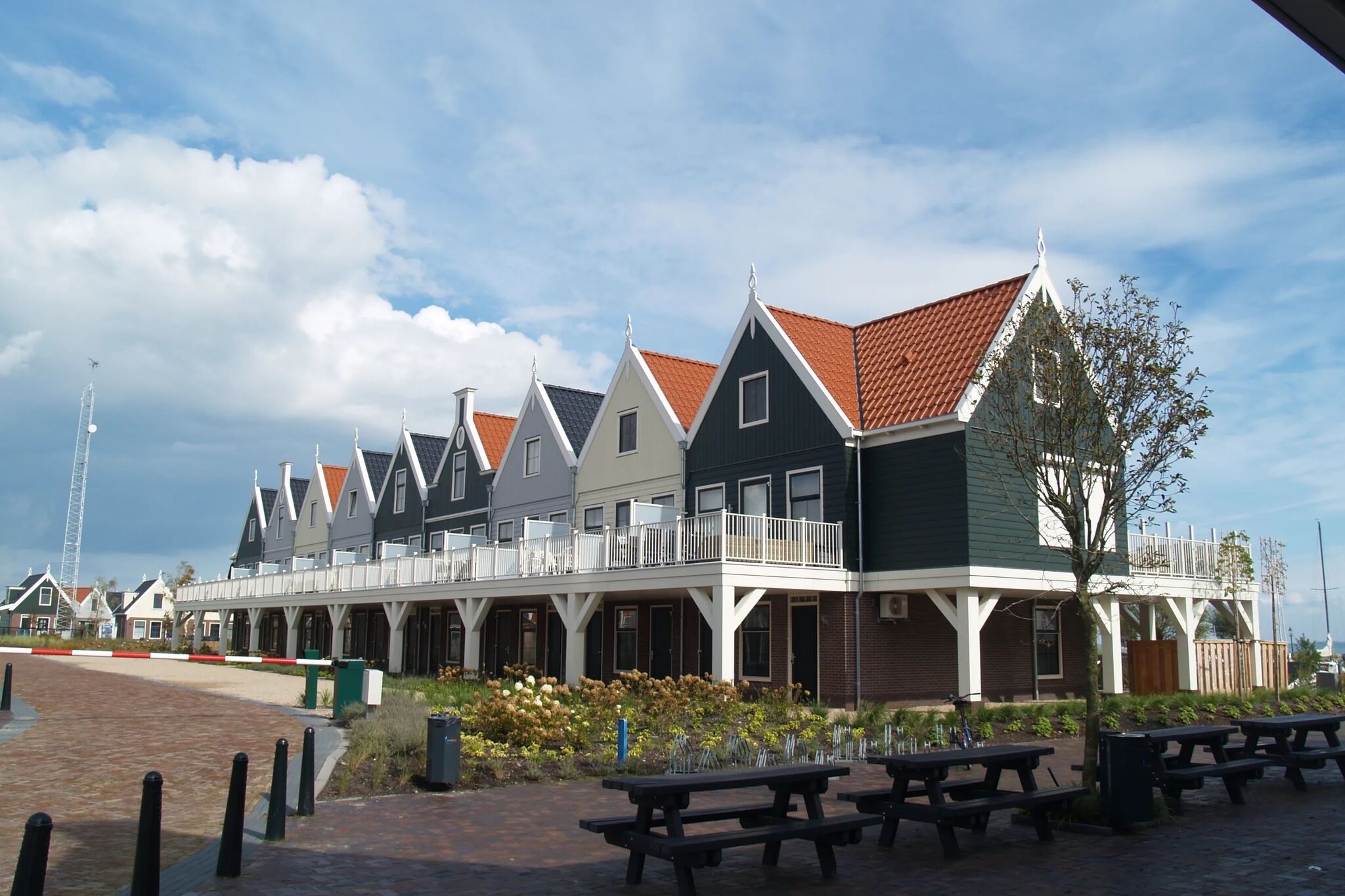 Spacious house with 5 bathrooms, on the Markermeer