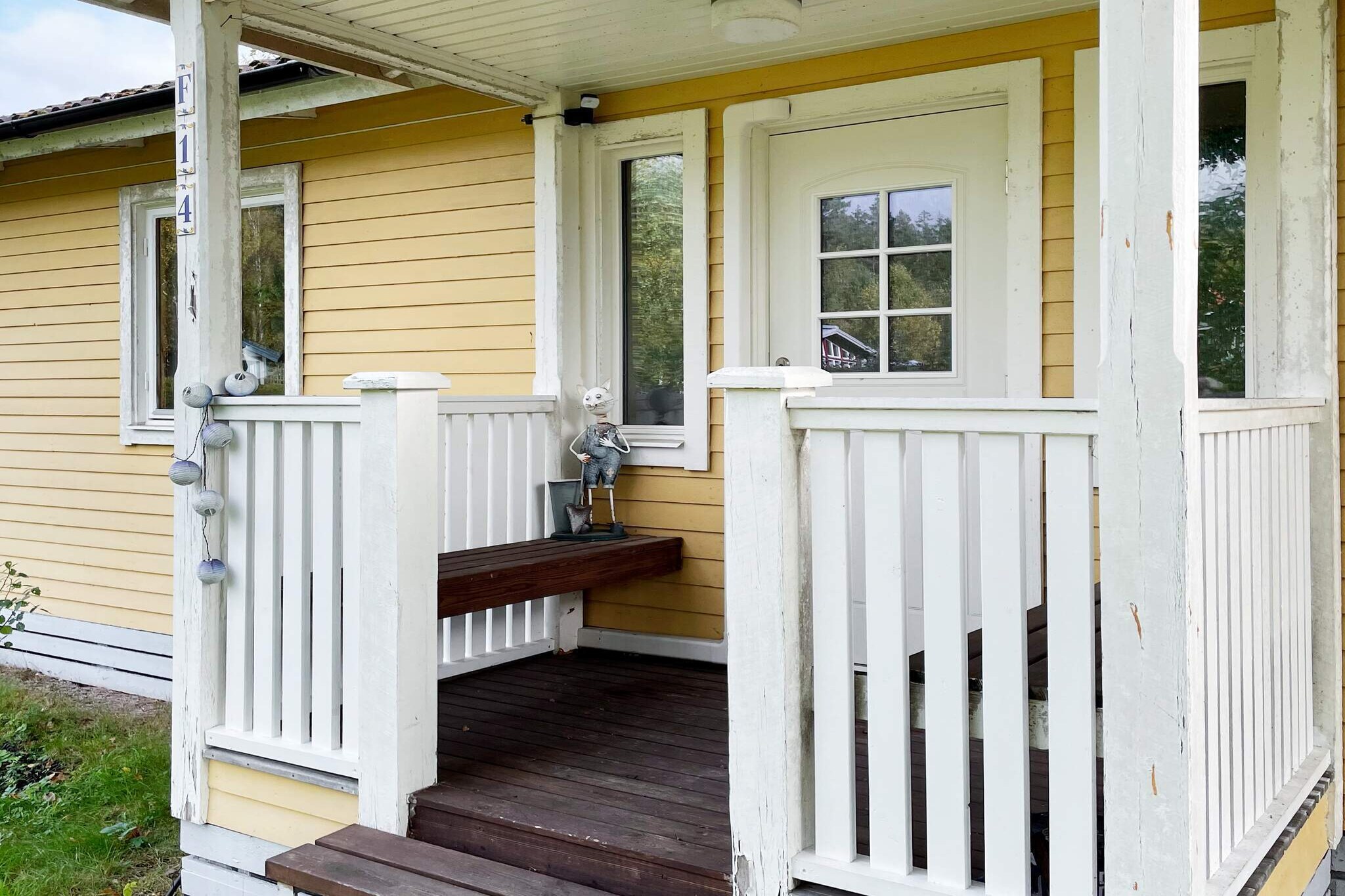 Coastal House with Guest Cottage