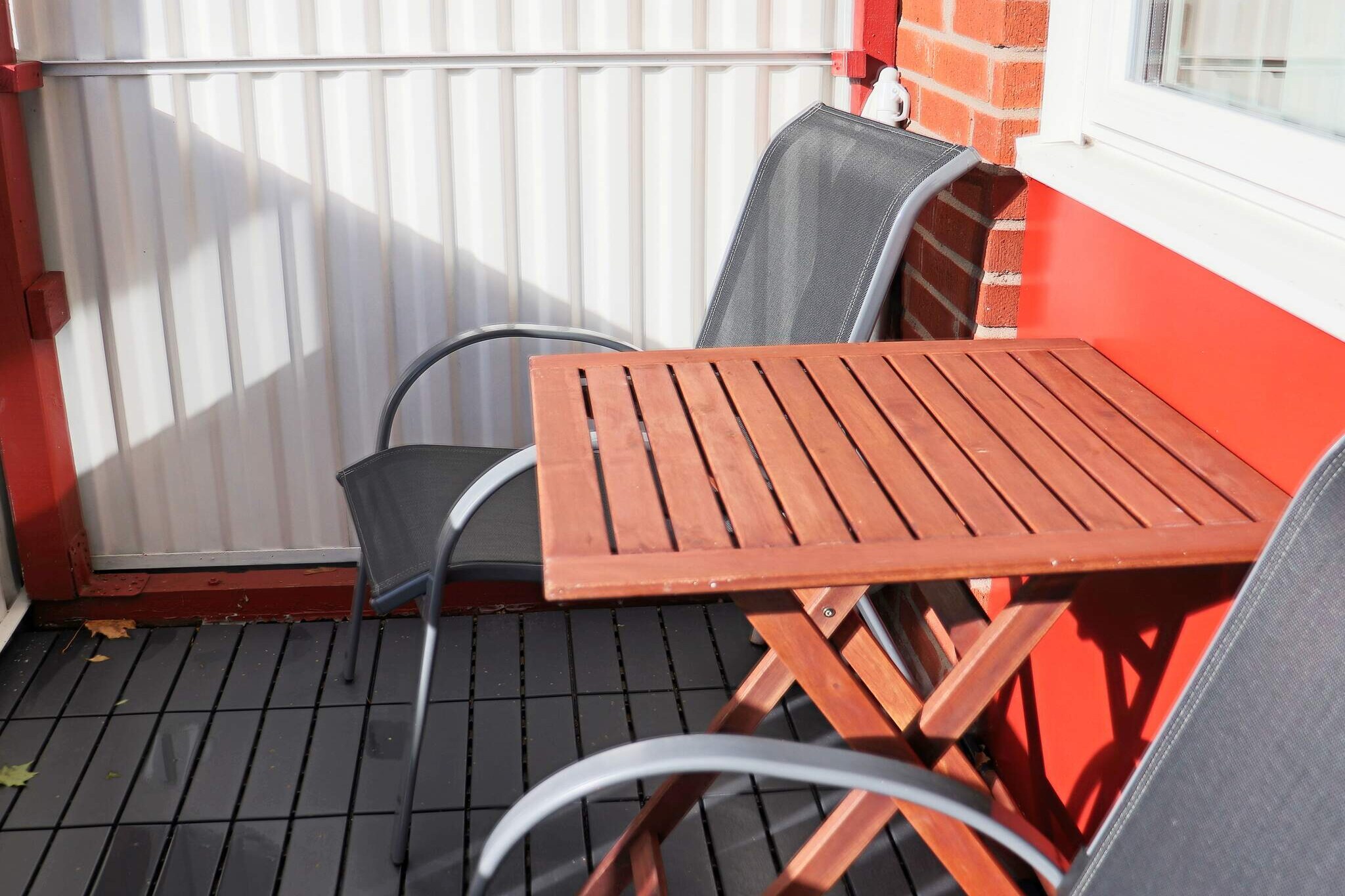 A very fresh apartment in the outskirts of Hyltebruk. A comfortable accommodation and a perfect starting point for discovering all the area's attractions, nature experiences and small snack bars. This is perfect for the small family or two couples who love the Swedish nature. The apartment is on the second floor. You have two bedrooms, each with a double bed. In one of the bedrooms there is a TV. A tastefully decorated living room with modern TV and a broadband with free Wi-Fi. The kitchen is modern and well equipped with a dining area. The small balcony overlooks the area's park-like grounds. There are several lovely patios, barbecue areas and playgrounds here. Here you will find a quiet oasis surrounded by verdant forest. You can stay here all year round, with swimming and sunbathing in several places during the summer, mushroom and berry picking during the autumn season. and a nature that is rich in game of various kinds, i.a. the king of the forest, the moose. a short drive away is a well-arranged public bathing area, with docks and toilets. There is also a small summer cafÃ© here. In the area there are a large number of lakes, hiking trails and excursion destinations. A short drive away is Lake Bolmen. Here you can find everything for those interested in fishing. Boat rental, rich in different fish species, possibility to rent a boat and to book trolling fishing. There is also a very nice fish restaurant and farm shop here. Isaberg's slalom slopes are only 50 km away. Several excursion destinations are within an hour's drive, such as sea bathing, shopping in Ullared or an adventure day at High Chaparall. There are several golf courses in the area, the closest is RydÃ¶ golf club.