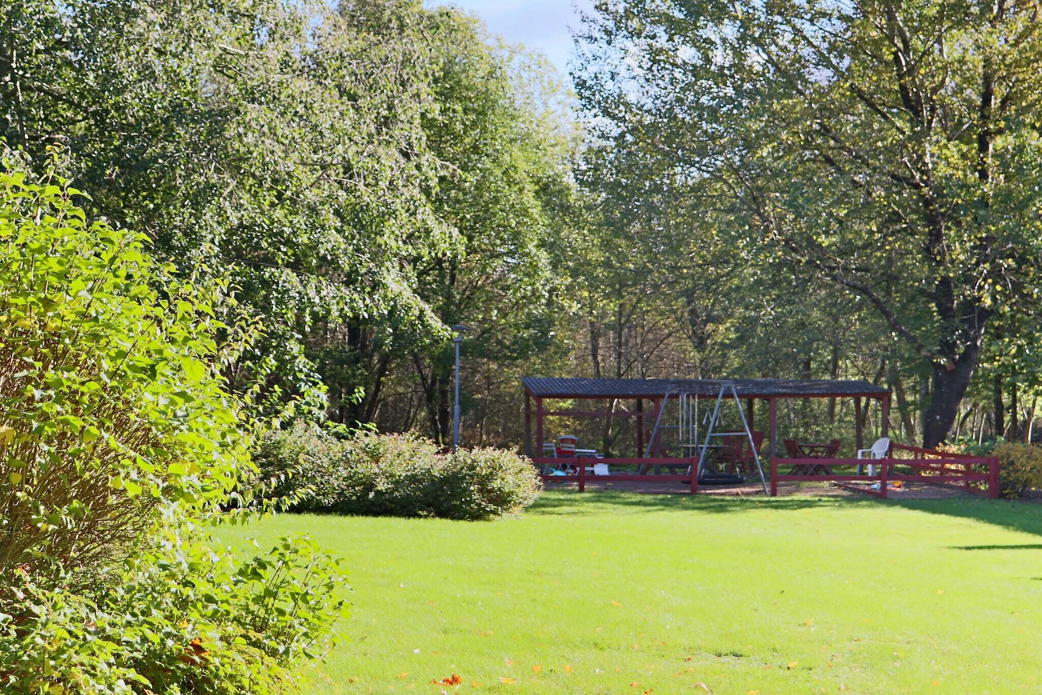 Internet Access DSL, Kitchen(cooker(electric), coffee machine, microwave, dishwasher, fridge-freezer), Living/bed room(TV(danish TV channels (DR1 and TV2), swedish TV channels)), bedroom(double bed), bedroom(double bed), bathroom(washbasin, shower, toilet), game computer, balcony, heating(central), play equipment