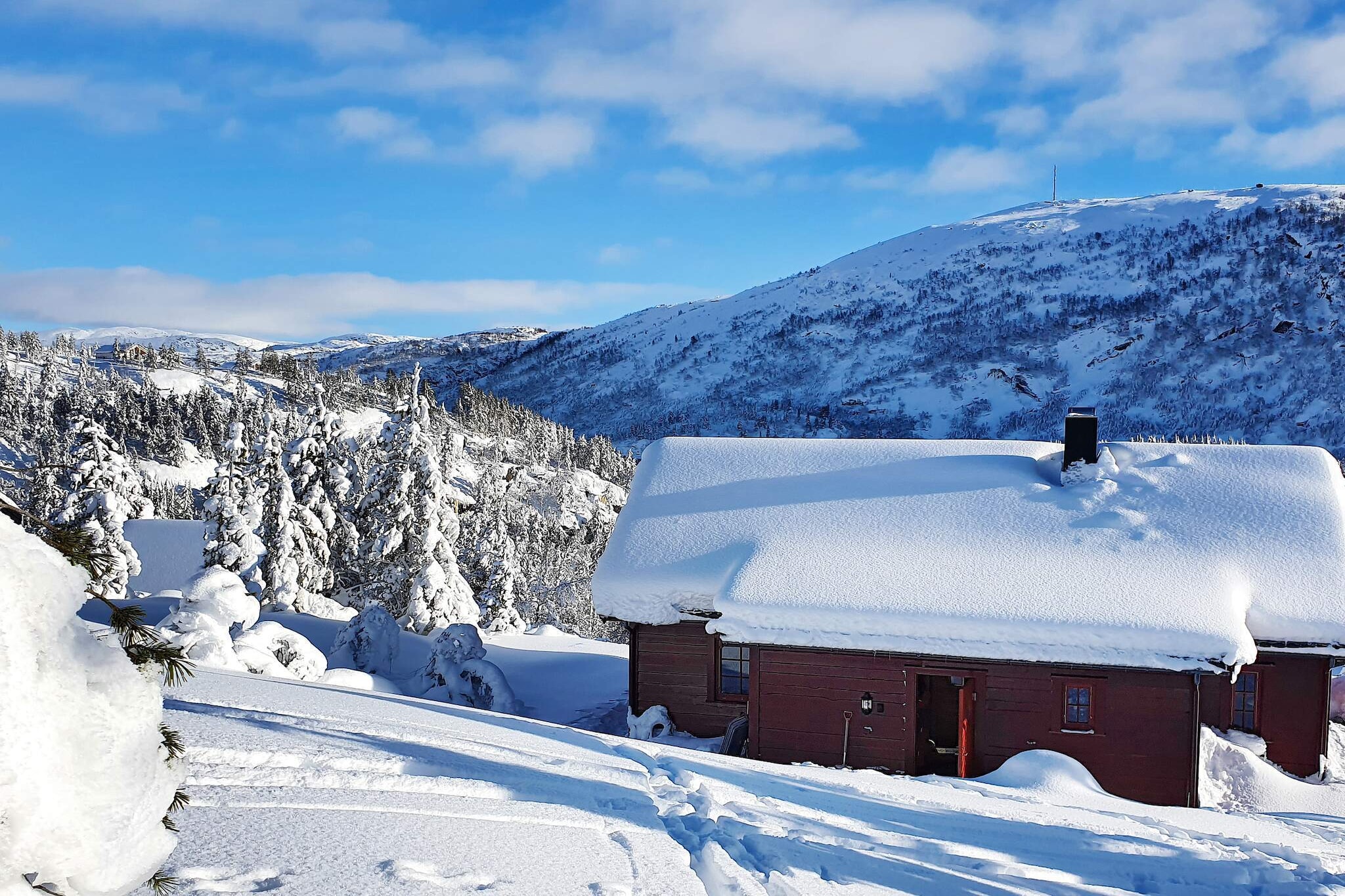 Holiday home with sauna in magical Sirdal, the southern gateway to the beautiful Lysefjord. The narrow Suleskarveien provides an adventurous start to exploring the Norwegian fjords. Spacious holiday home of 110 m2 (ground floor and loft). The cabin has 3 bedrooms, 2 on the main floor and 1 in the loft. Sleeps 8 people in total. Baby cot available. On the ground floor, there is a kitchen and a combined dining room/living room. The kitchen is well equipped with stove, fridge, dishwasher, washing machine, and of course a waffle iron. Bathroom with WC and shower, underfloor heating. The cabin has a sauna for 4 people. Bed linen can be rented, and firewood bought from the owner. Garden furniture and grill on the terrace. Electricity and final cleaning are included in the price. The cabin is located in a newer cottage area with a short distance to shops, ski resorts, and slopes. The area is sunny with a great view towards Sageneset. Here you will find peaceful and scenic surroundings both summer and winter. Great area for hiking and wonderful swimming opportunities in lakes and rivers during summer. There are several fishing lakes nearby and lots of berries in the area. In winter, you can strap on your skis right outside the door and enjoy miles of groomed ski slopes. The apline resorts Ålsheia and Tjørhomfjellet are only a short drive away. Just below the cabin, you will find Sageneset with swimming area, beach, and an indoor swimming pool. Please note that you need to park approx. 150 meters from the cabin (parking space marked no. 83) and walk to the cabin.