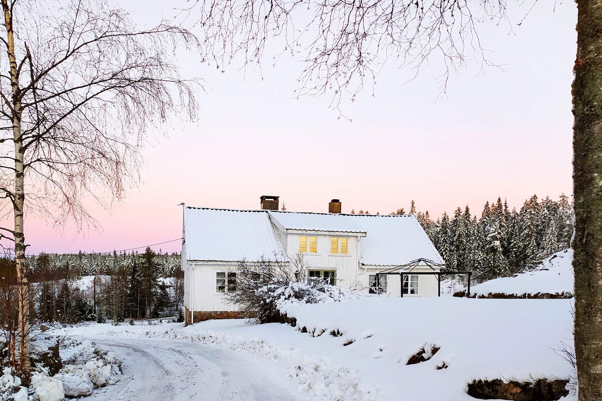 Kitchen(12 m2)(cooker(electric), coffee machine(filter), microwave, dishwasher, fridge, washing machine, high chair), Living/bed room(30 m2)(TV(satellite, german television channels, norvegian TV channels ), radio), bedroom(double bed), bedroom(3x single bed), bathroom(floor heating)(washbasin, toilet), bathroom(floor heating)(washbasin, shower), heating(electric), parking, fish cleaning table, air to air heatpump