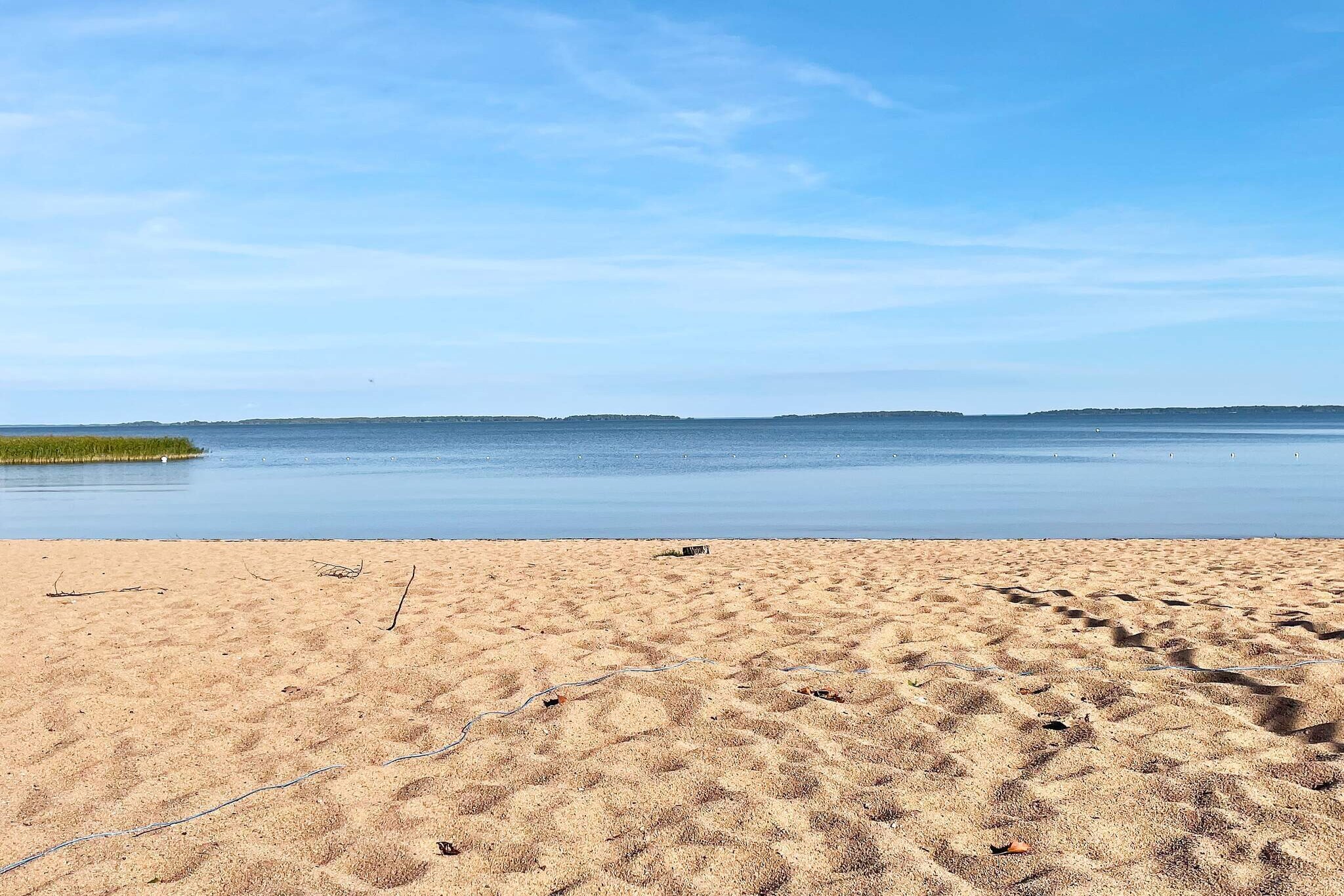 Sitting room(single bed), Kitchen(cooker(electric), microwave, fridge, freezer(1-59L), washing machine), Living/bed room(TV(swedish TV channels)), bedroom(double bed), bedroom(2x bunk bed), bedroom(single bed), bathroom(washbasin, shower, toilet), heating(electric), garden furniture