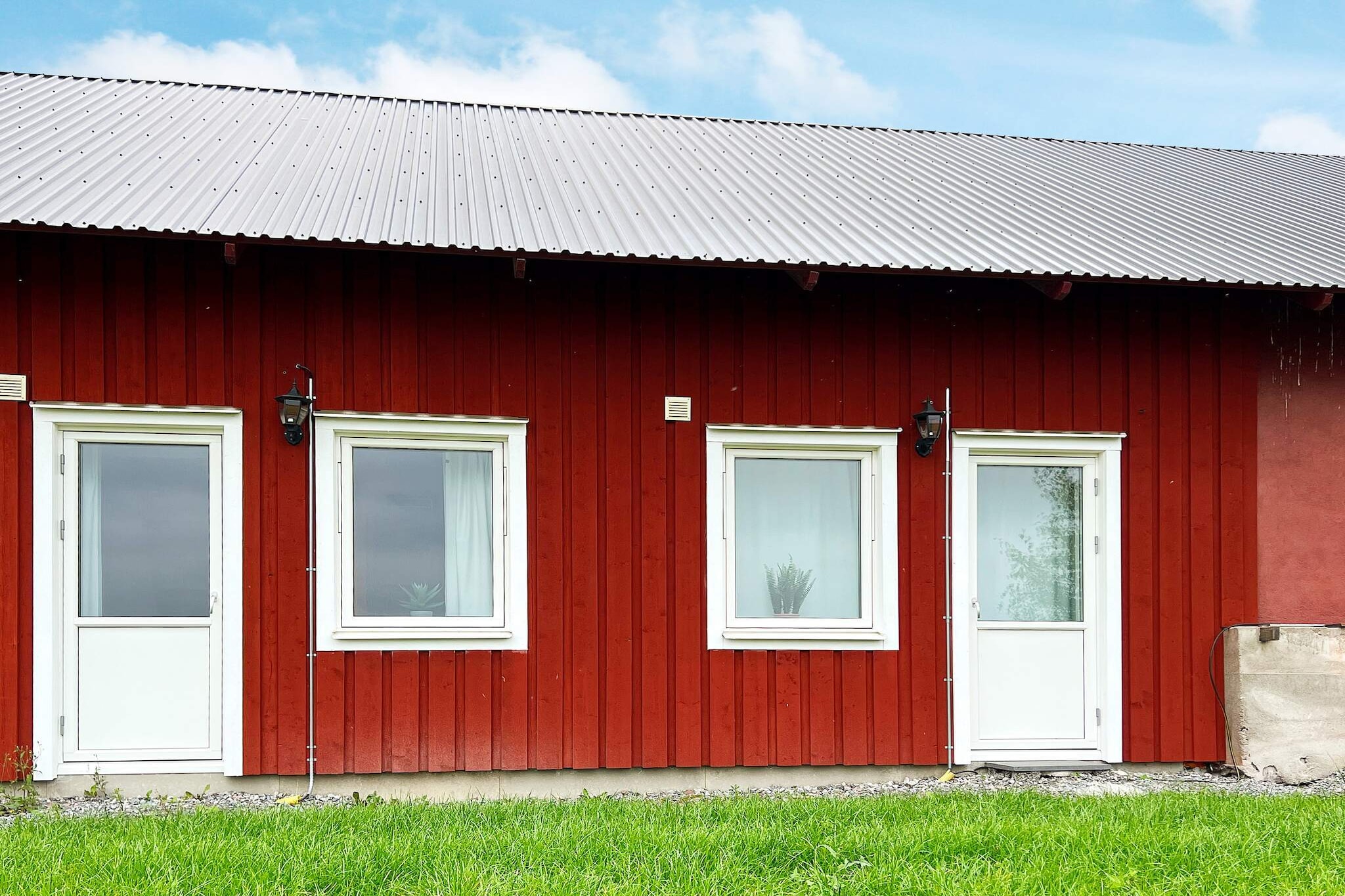 At the far end of EkerÃ¶ is MunsÃ¶ and on a wonderful lake plot is this apartment on two levels. An apartment built in 2022 in a barn on the plot. The ground floor consists of a combined kitchen/living room, bathroom and hall. The bathroom is fully tiled and neat, there is also a washing machine here. In the living room there is a sofa bed, here there is also an exit to a patch of grass, where you can sit and look on animals that come out to eat at dusk; deer, roe deer and wild boar. At the front of the house you have the lake side, with large lawns down towards Lake MÃ¤laren. A small sandy beach is available for morning or evening swimming. Outside the house there is outdoor furniture and a barbecue. The owner lives on the same property and offers fishing trips, game safaris and hunting, contact Stugsommar if you are interested in this. The owner also has padel courts if you want to play. They also rent out a plastic boat with an electric motor if you wish. Right next door is a nature reserve with nice walking paths and mushroom fields. There is much to experience on the EkerÃ¶arna (islands), take the ferry to AdelsÃ¶ or Birka, experience the royal palace Drottningholm, play mini golf at Brostugan or take a trip into Stockholm. There is a bus about 2 km from the house. This place can be full of activities or you can just enjoy the tranquility of the water and nature.