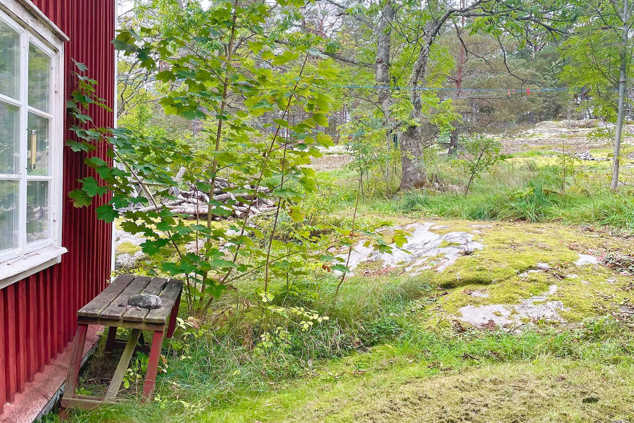 Internet Access DSL, Kitchen(cooker(electric), coffee machine, microwave, fridge-freezer, washing machine, water from well), Living/bed room, bedroom(double bed), bedroom(4x single bed), bathroom(washbasin, shower, toilet), heating(electric), garden