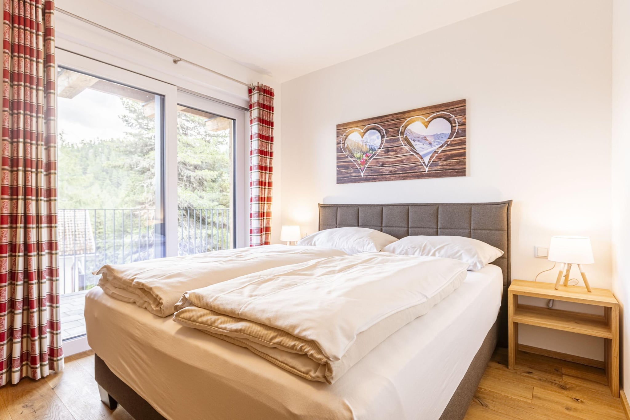 Ground floor: (Entrance, bathroom(shower, toilet), sauna(private), Internet access)\n\nOn the 1st floor: (bedroom(double bed), bedroom(double bed), bedroom(double bed), bathroom(bath tub, toilet, hairdryer), bathroom(shower, washbasin, toilet), bathroom(shower, washbasin, toilet))\n\nOn the 2nd floor: (Living room(TV, dining table, seating area), open kitchen(hob(4 ring stoves, ceramic), electric kettle, toaster, coffee machine(espresso, filter), oven, microwave, dishwasher, fridge(+ freezer)), bedroom(double bed), toilet(balcony))\n\nheating(central), parking, parking