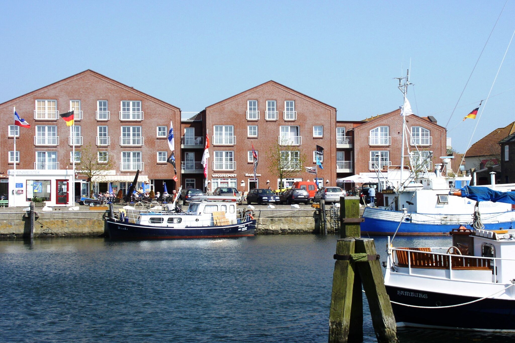 Bright and friendly holiday apartment on the 1st floor at the rear of the holiday complex. The apartment has a spacious living-dining area with adjoining kitchen, 1 sofa bed, hallway, bedroom with space for an existing cot and a shower room. There is a French balcony, stereo, flat screen TV and laminate and tiles throughout the apartment. Free WiFi is available as well as a 2nd TV in the bedroom - remote control with Netflix button! The kitchen is fully equipped with crockery, glasses, cooking utensils, coffee maker, Krups capsule machine, toaster, kettle, stove with 4 hotplates and oven, fridge with freezer compartment and dishwasher. Fresh rolls for breakfast are available in the café on the ground floor of the holiday complex. Included is an underground parking space (duplex) with the possibility to store bicycles and surfboards. In the basement of the house there is also a coin-operated washing machine and a coin-operated dryer. In the village in the immediate vicinity of the apartment there are restaurants, cafes, snack bars, beer pub, bike rental and small shops, surf school and surf shops and a fishing cutter. Bathing and surfing opportunities are available in Orth, the Flügge and Püttsee bathing beaches can be reached quickly by bike or car. The harbor with its maritime atmosphere offers a wide range: barbecue areas, children's playground, various restaurants and shops. There is a surfing, sailing and kitesurfing school. There is a large, child-friendly bathing bay just a few meters from the port. 

Highlights included: All consumption-based energy costs, WiFi, underground parking space. 

Activities nearby: From mid-April to October there is always something going on on Fehmarn: beach tournaments, cod festival, fish markets, flea markets, children's festivals, arts and crafts markets, open-air Concerts, surf festival and windsurf cup, wine festival and much more.