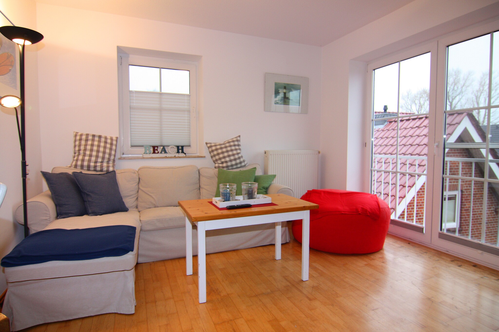 On the 1st floor: (open kitchen(hob(4 ring stoves, electric), electric kettle, toaster, hood, coffee machine, oven, dishwasher, fridge(+ freezer), Hand blender), Living/diningroom(double sofa bed, TV(cable), dining table, radio), bedroom(double bed, TV), bathroom(shower, washbasin, toilet))\n\ngarage, tumble dryer(shared with other guests, paid), washing machine(shared with other guests, paid), heating, high chair, baby crib(free), Towels/Sheets (extra fee)